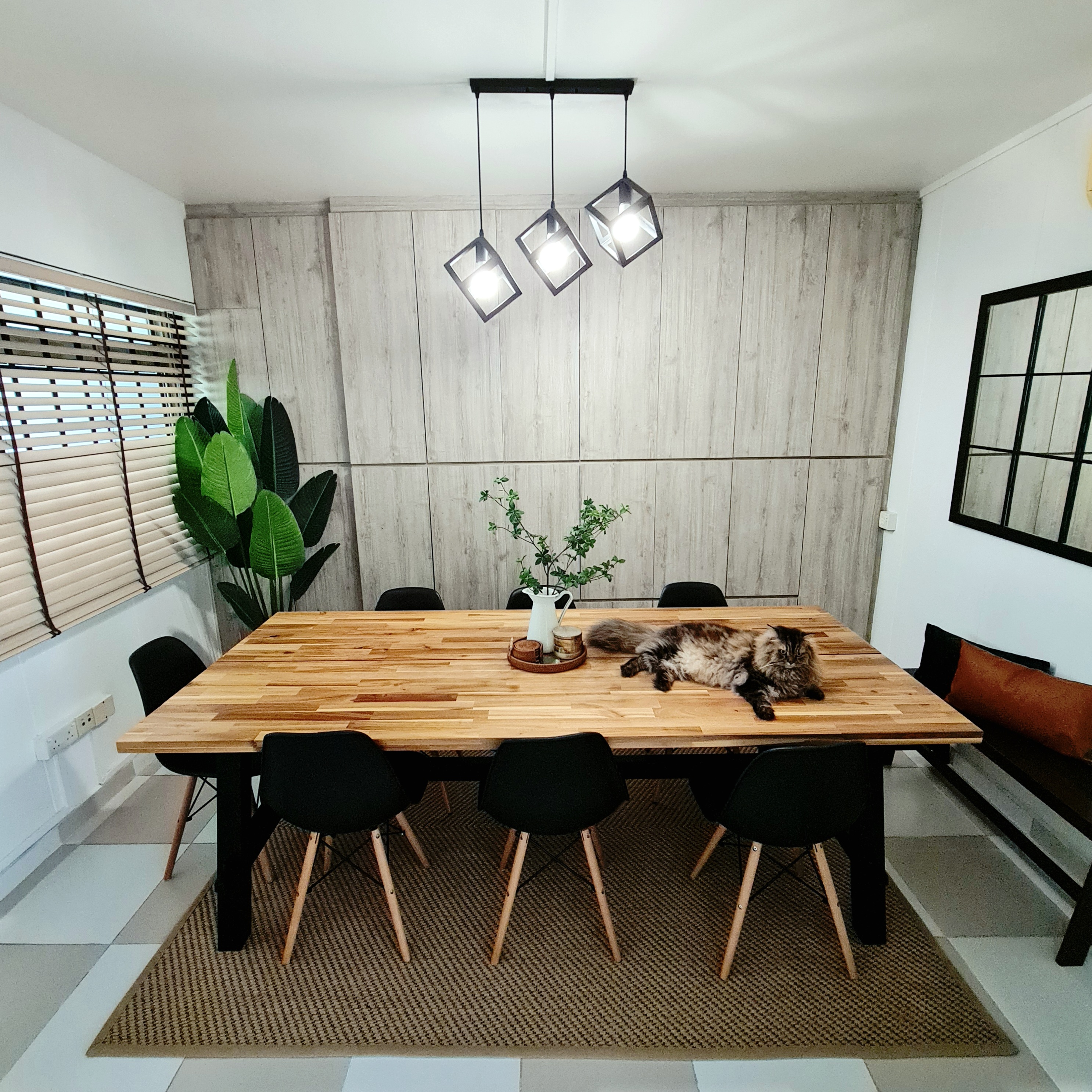 Customer home photo 12: Scandinavian hosting space for our big family