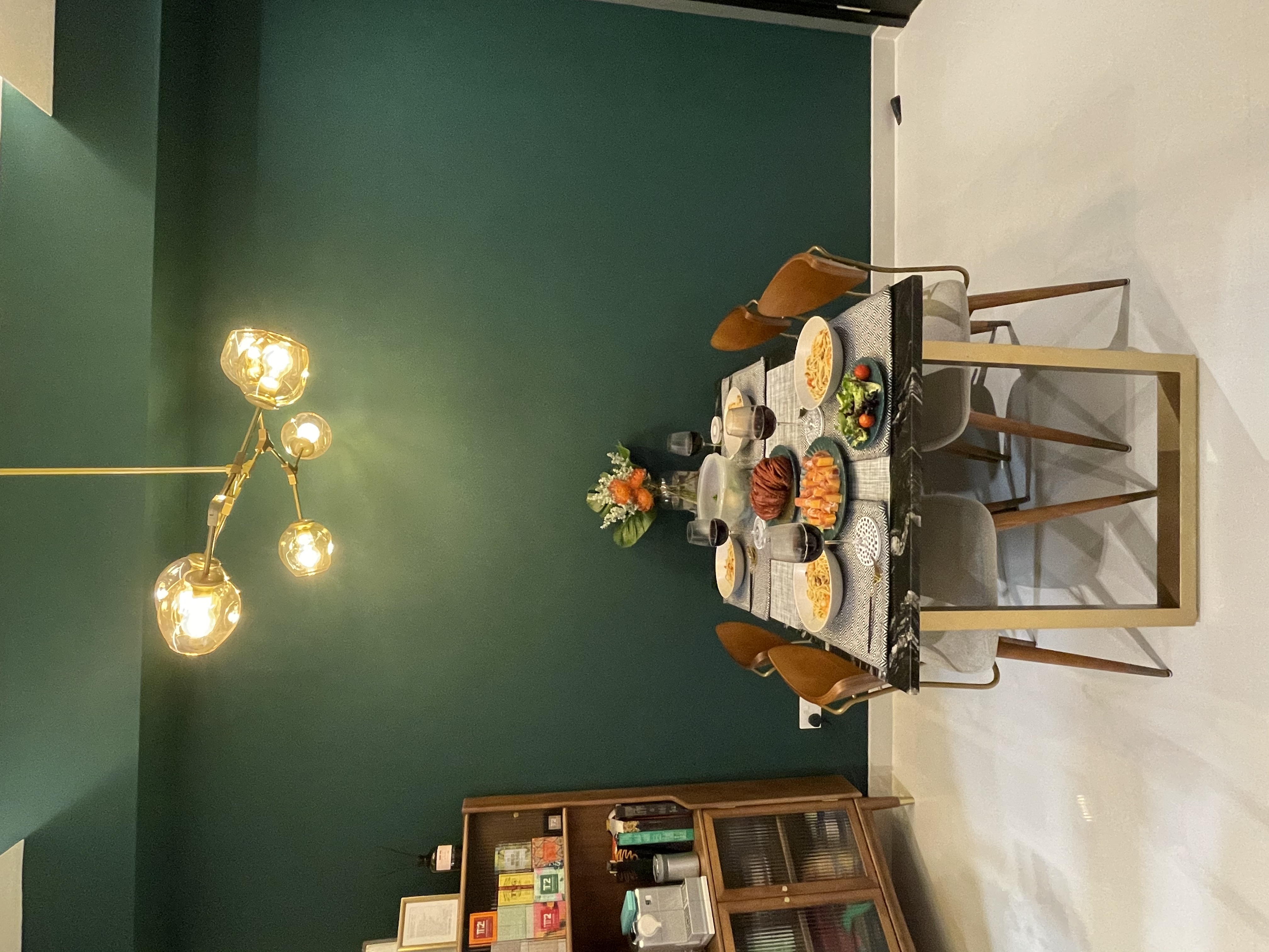 Unconventional colour scheme for our Mid-Century Modern space - modern dining room, stylish table setting, elegant