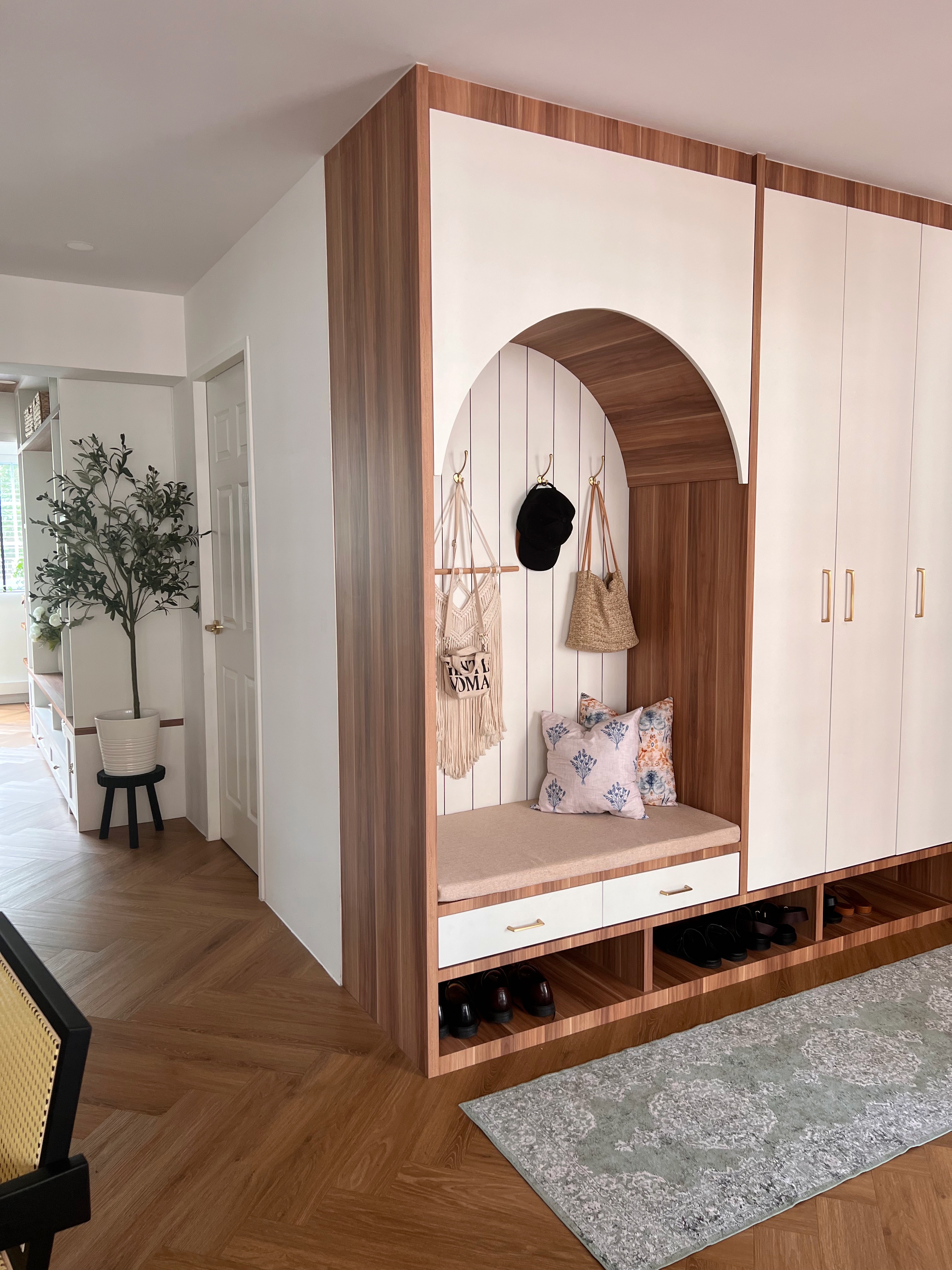 Transform-Your-Entryway:-Double-up-as-a-Cosy-Corner