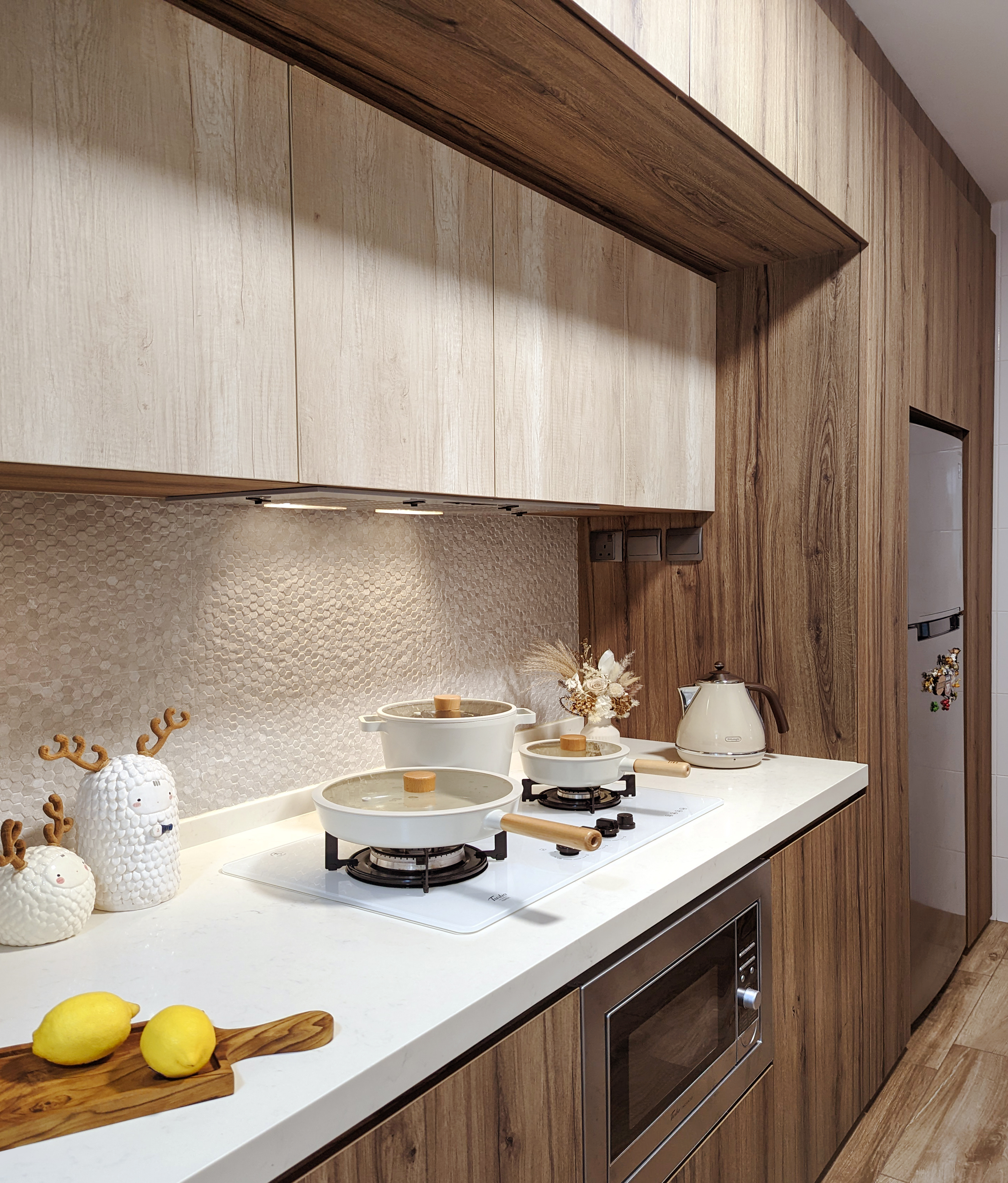 Distinct-planes-and-clean-lines-in-our-kitchen