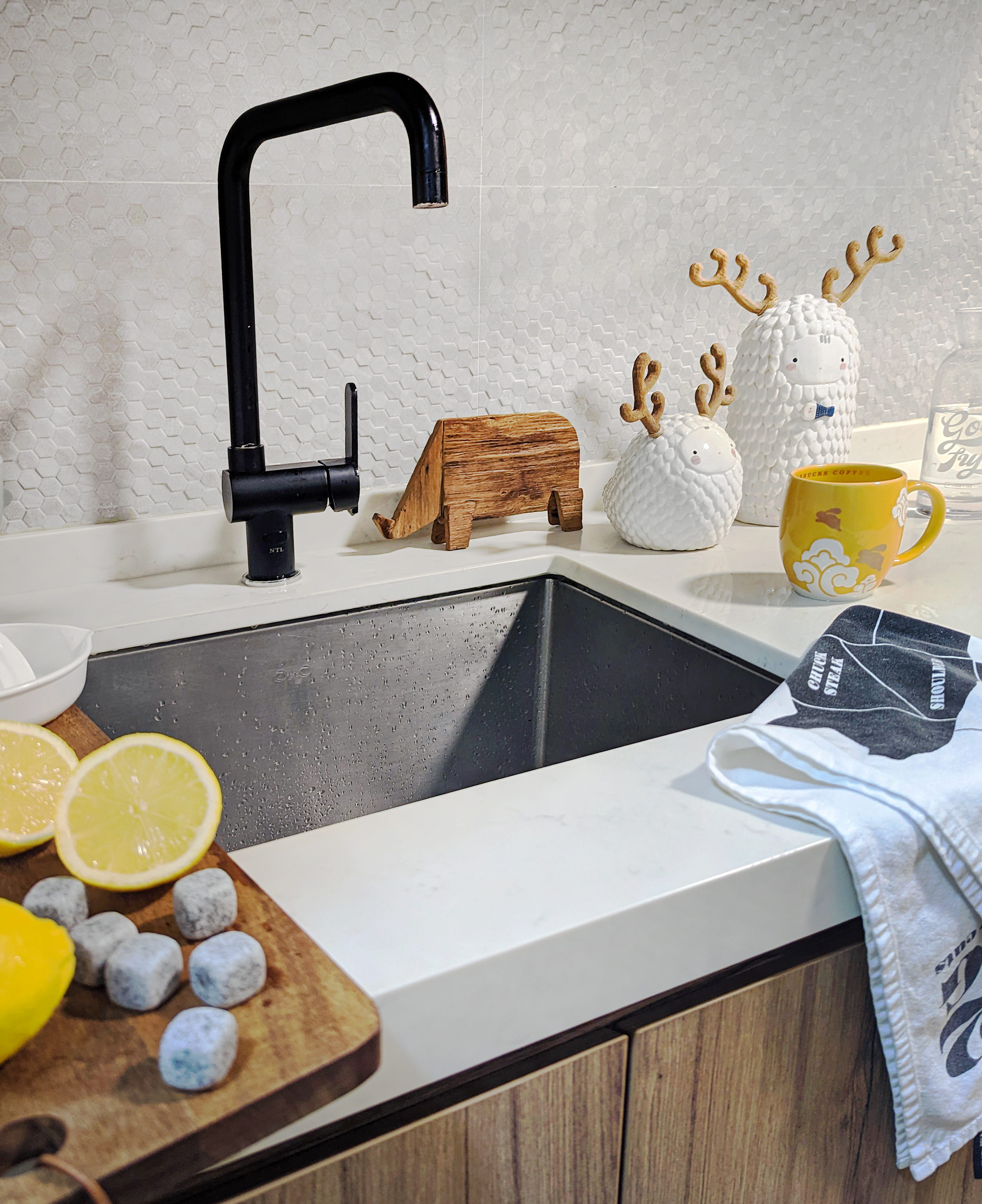Distinct planes and clean lines in our kitchen - White kitchen countertop, modern faucet, hexagonal tile backsplash, wooden