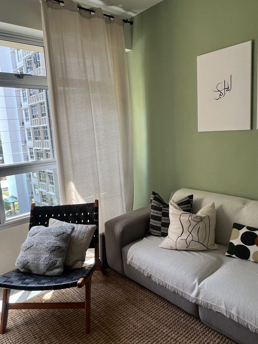 Bold green wall to brighten the space