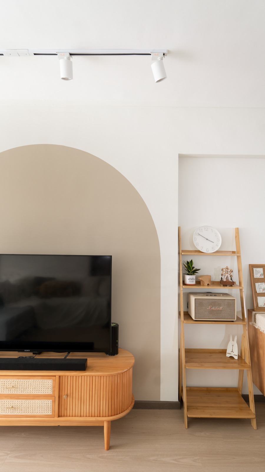 Cozy open-concept home with airbnb vibes