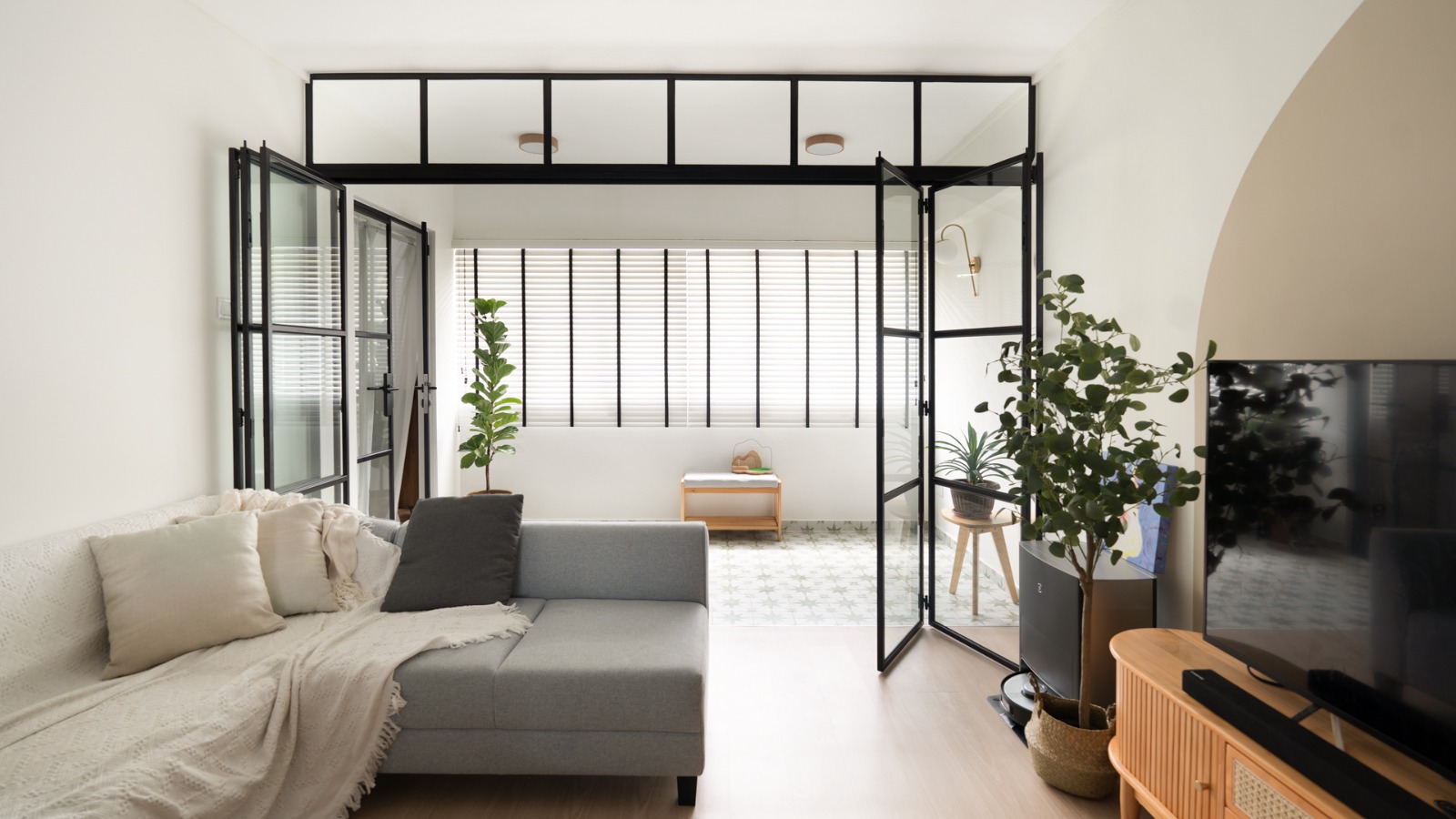 Cozy open-concept home with airbnb vibes