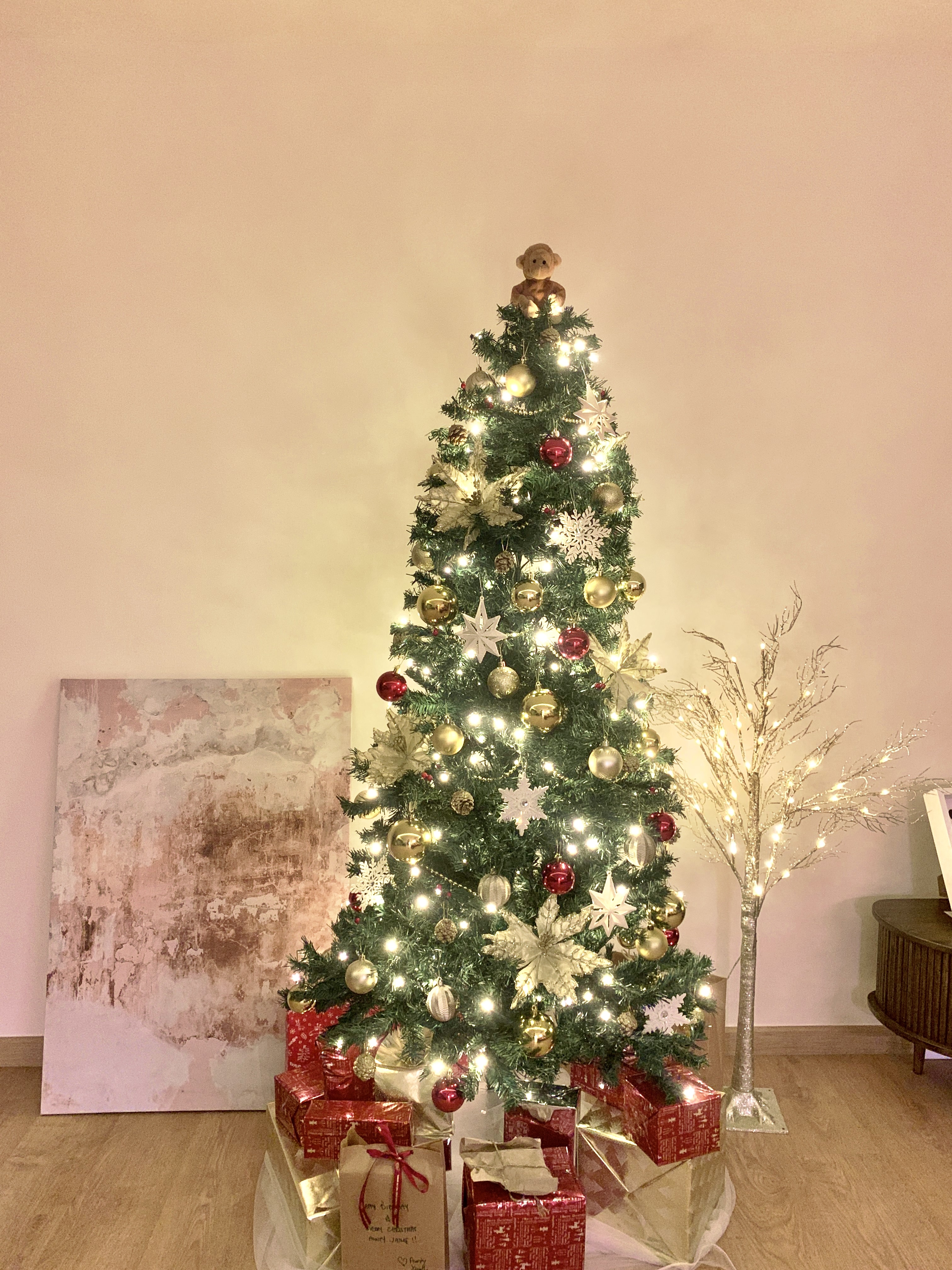 Taking our living room to Christmas Wonderland - Christmas tree, festive decorations, golden ornaments, white lights, wrapped