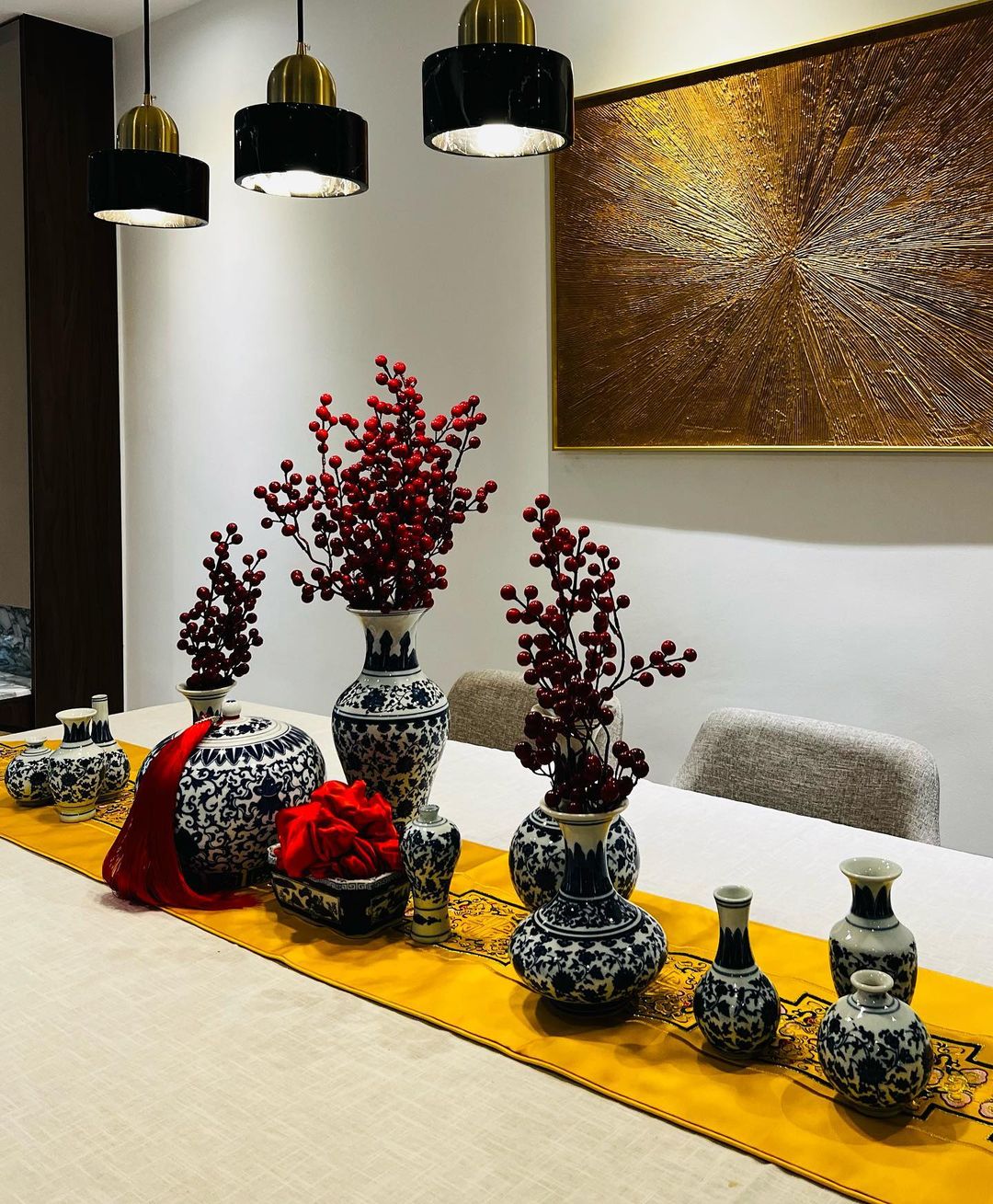 Grandeur-and-porcelain