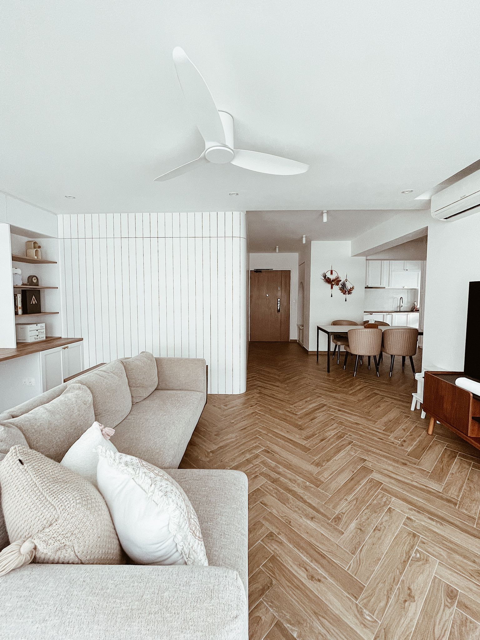 Minimalist-dining-room-that-is-perfect-for-any-gathering