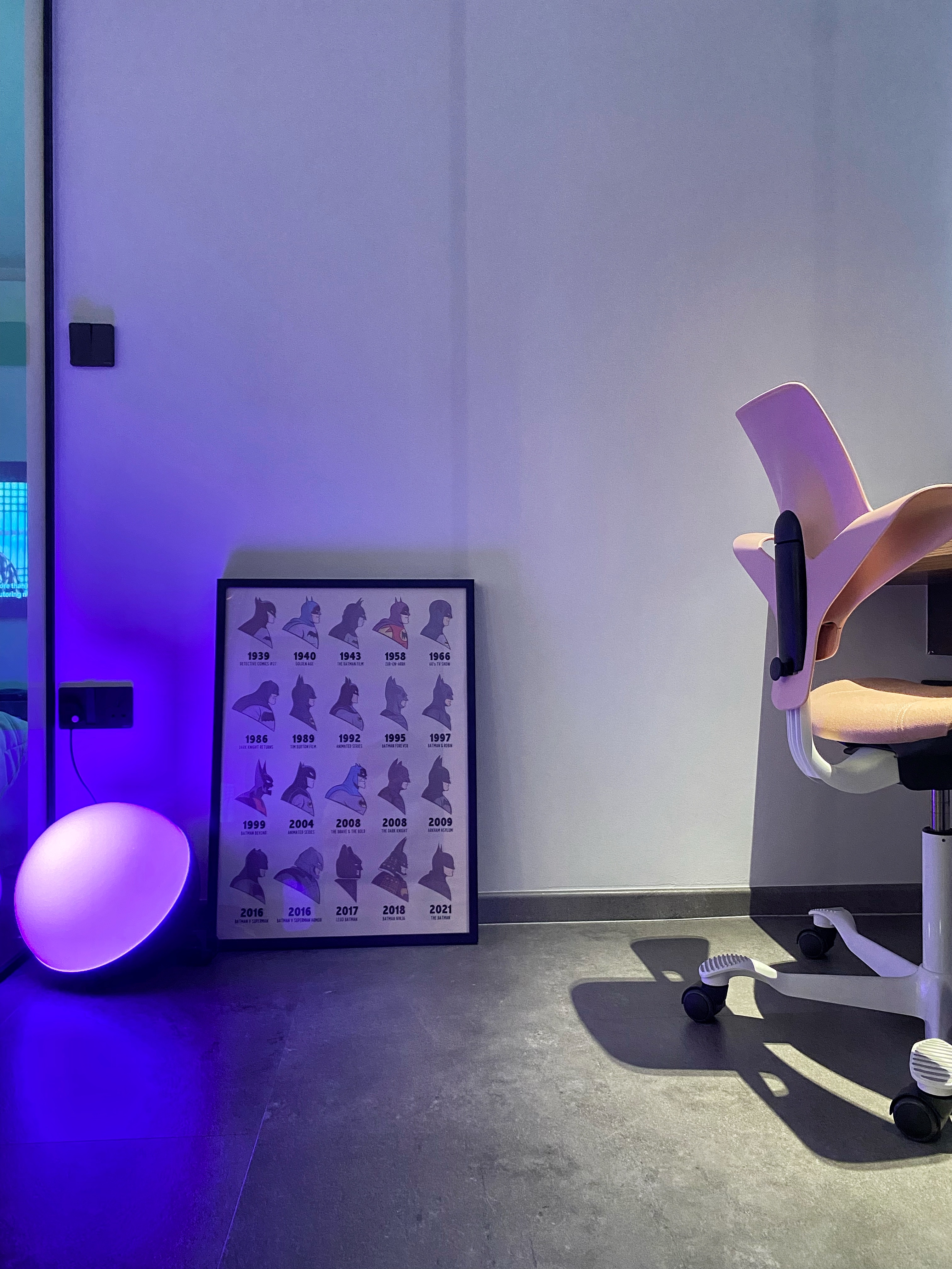 Her/his left right yours mine, a room cut in half, a study emerges. - Futuristic modern office space with sleek design