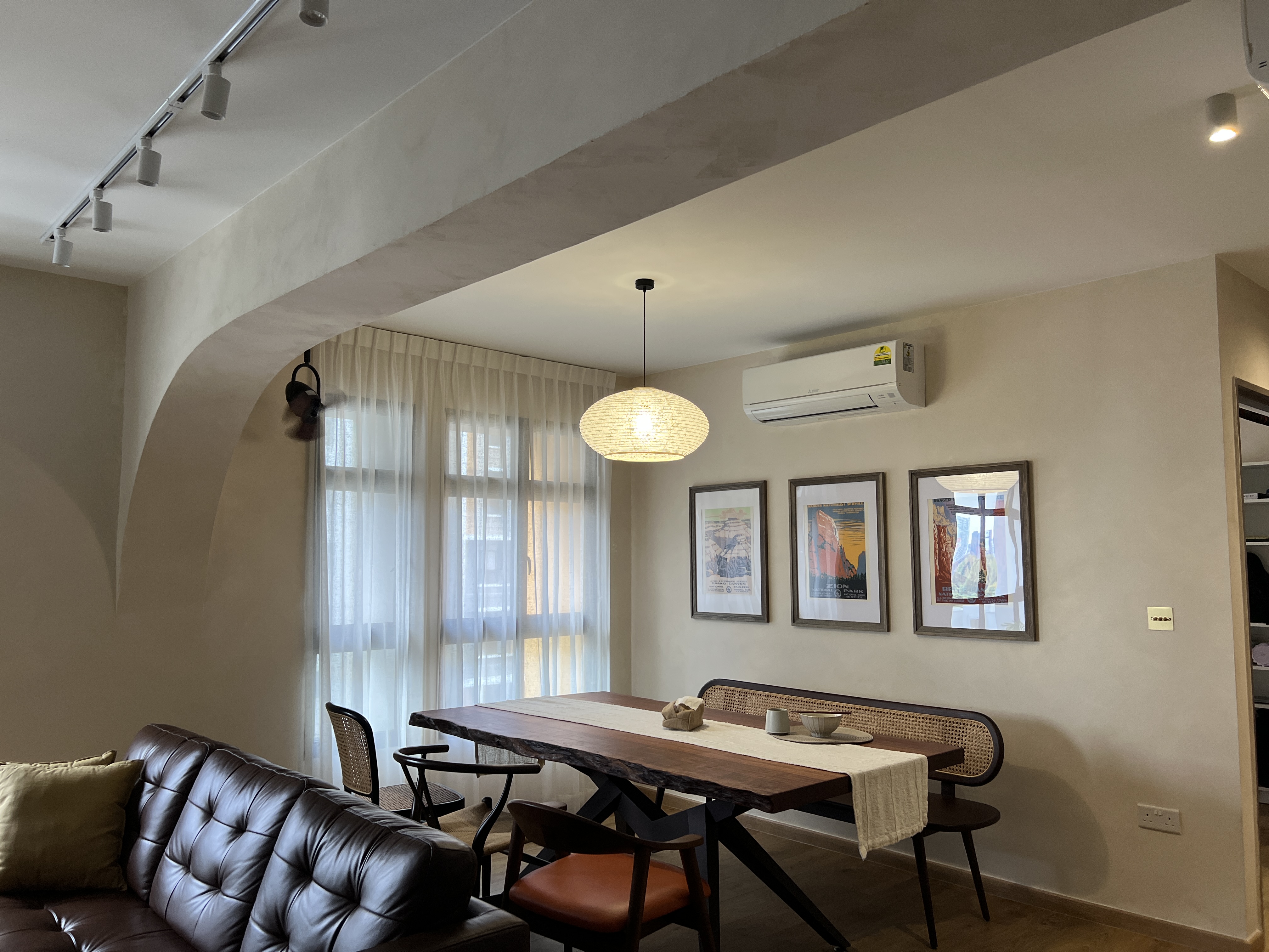 A-communal-space-for-sharing-meals-and-having-conversations