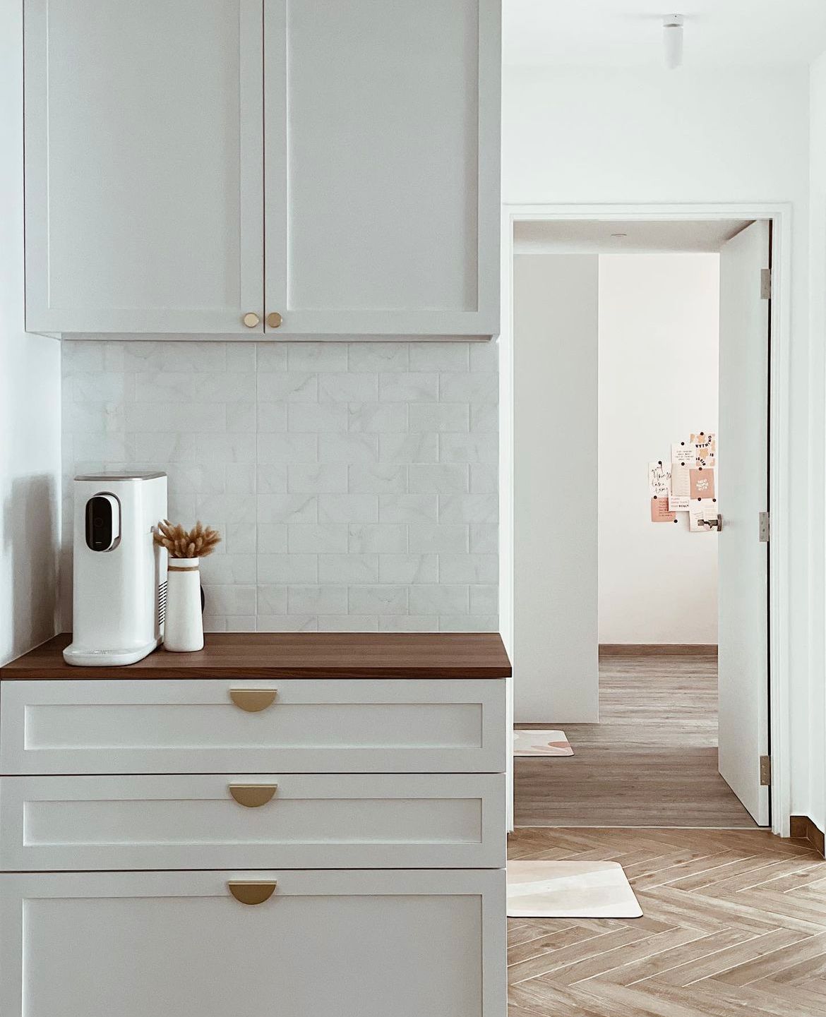 Opted for open concept kitchen with minimal design - White kitchen cabinets, minimalist design, modern aesthetic, clean