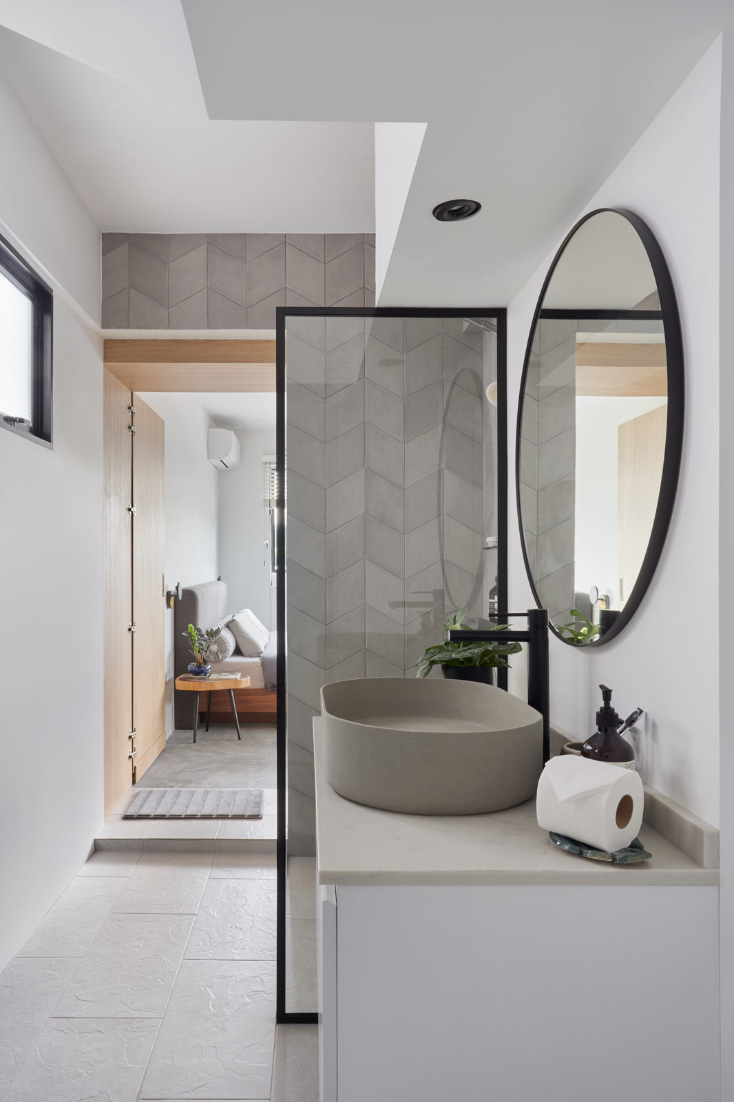 A hotel-like bathroom - Modern minimalist bathroom, sleek design, large mirror, floating vanity, gray tiles, wooden door