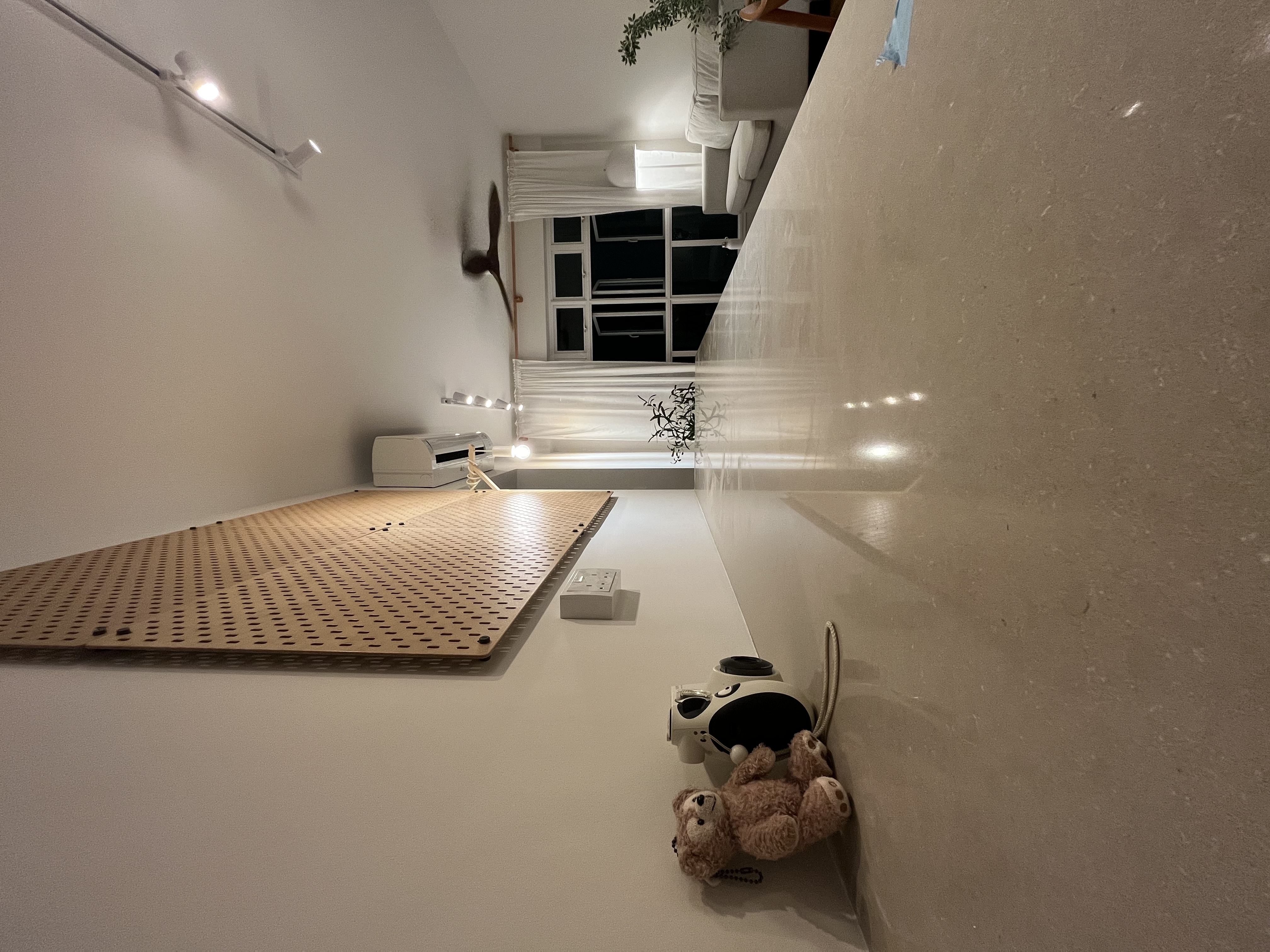 How we chose a theme for the home - DIY workspace, minimalist design, cozy atmosphere, modern decor, workspace setup, home