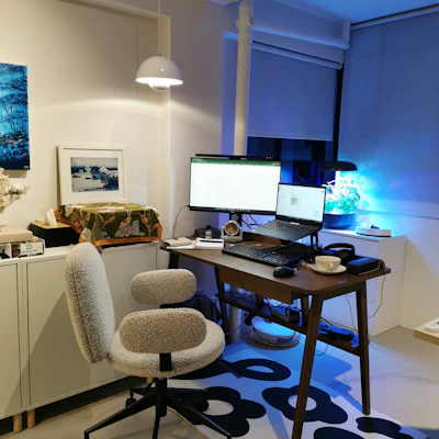Customer home photo 9: Monochromatic Everton Park home meant for hosting!