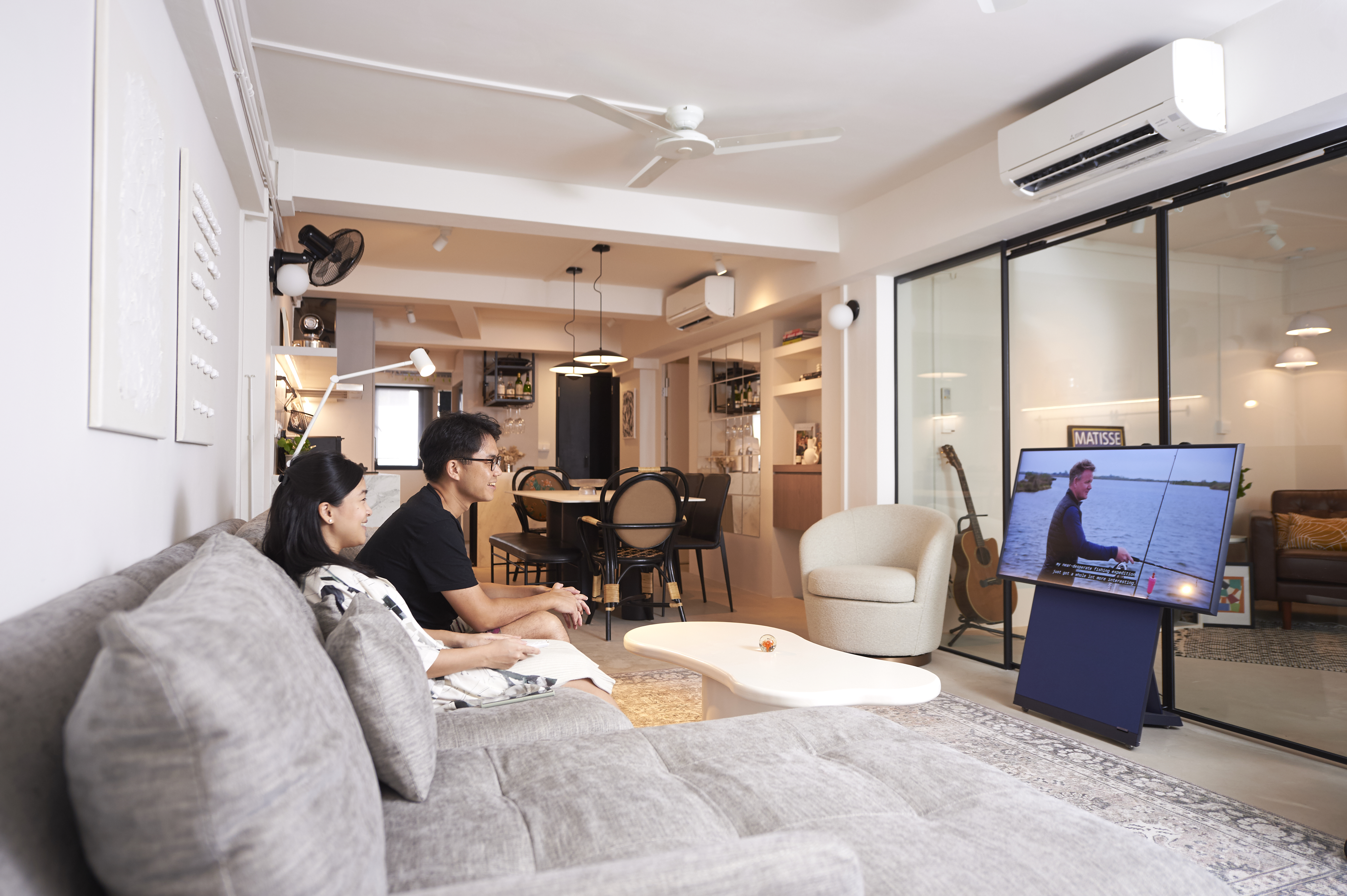 Monochromatic Everton Park home meant for hosting! - Modern living room, cozy atmosphere, two people watching TV, comfortable