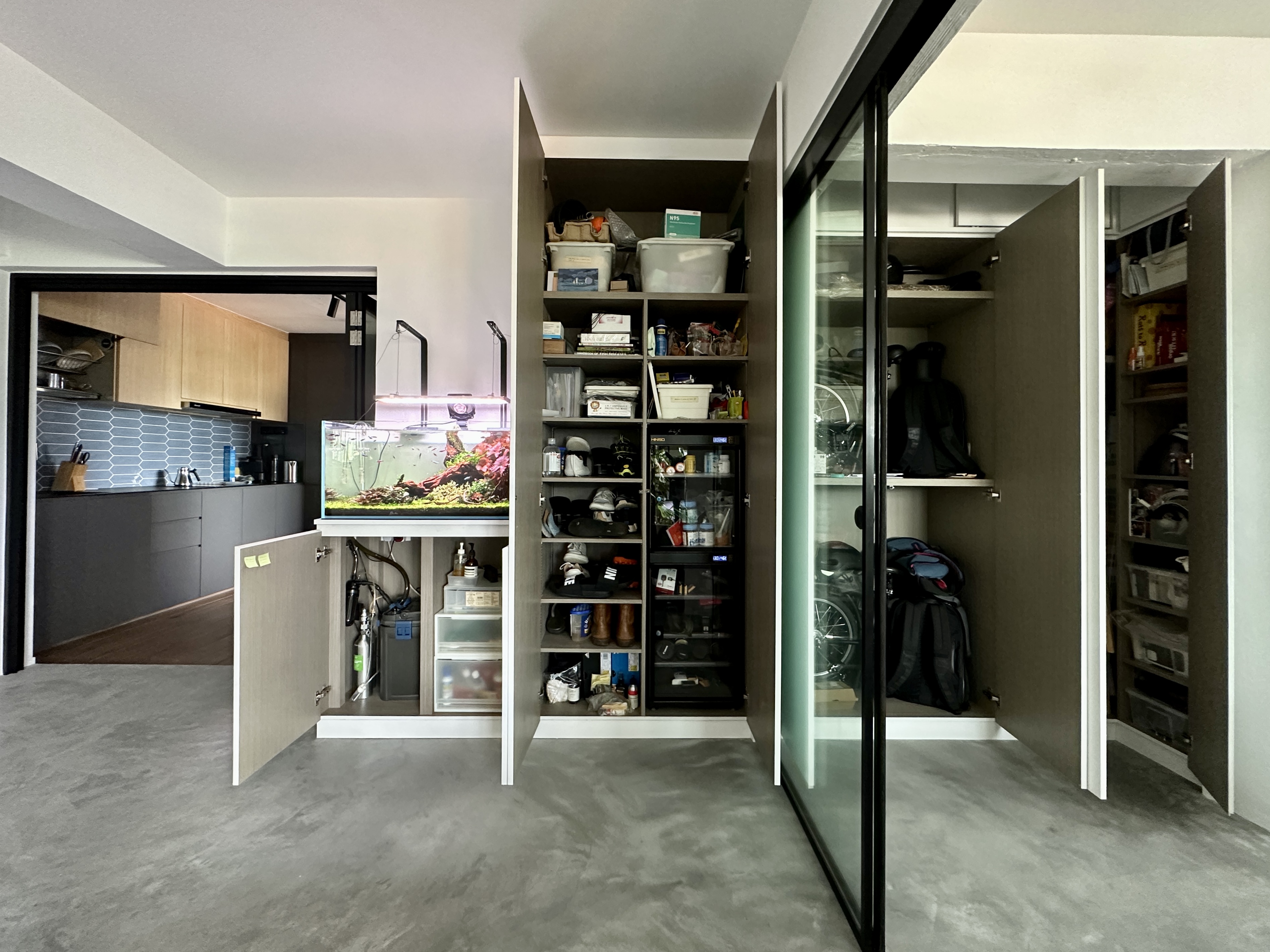 A central storage to keep the look neat - aquarium, fish tank, aquarium setup, indoor aquarium, fish, aquarium equipment