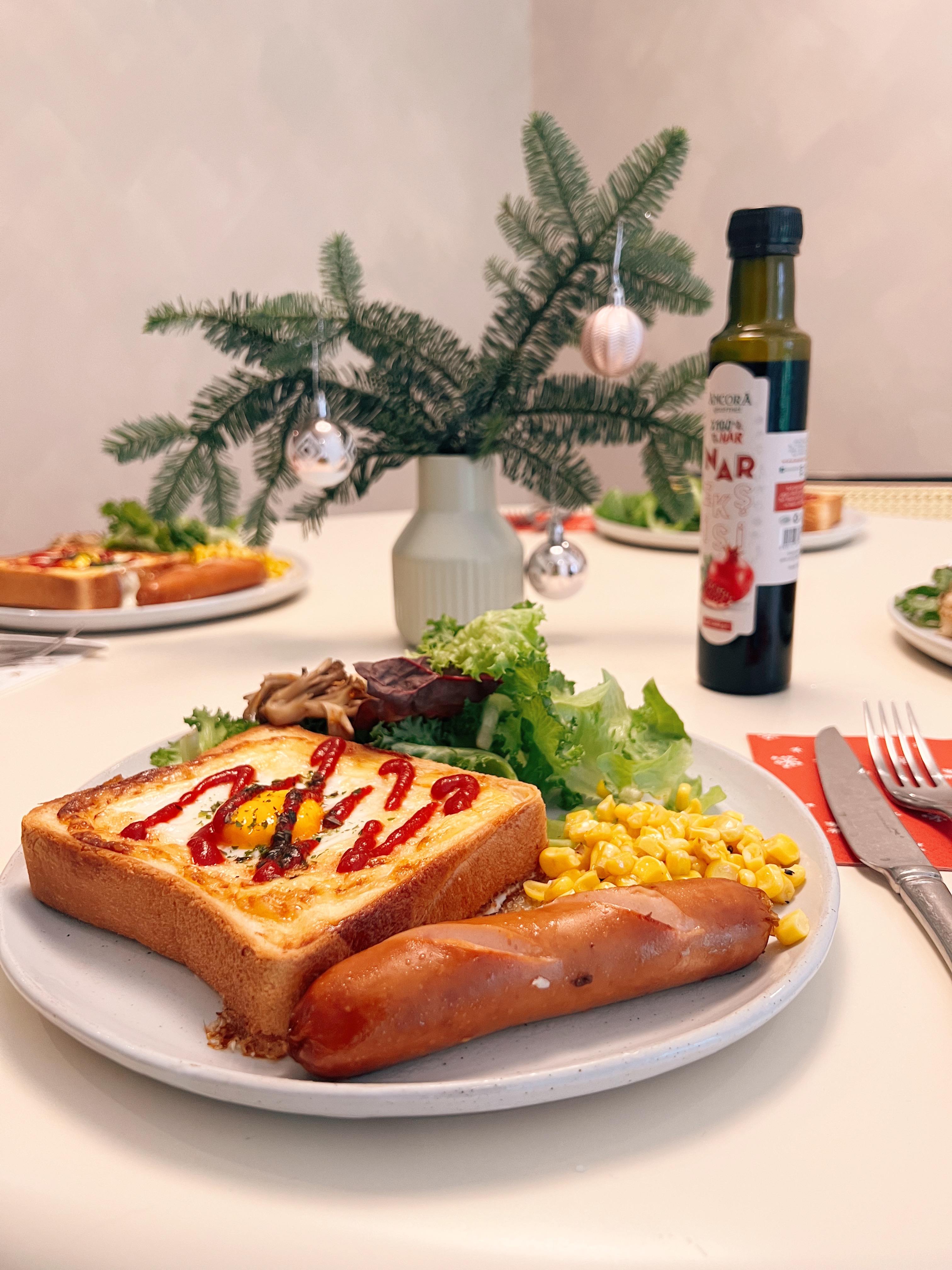 Sipping on Zen: Our minimal dining area