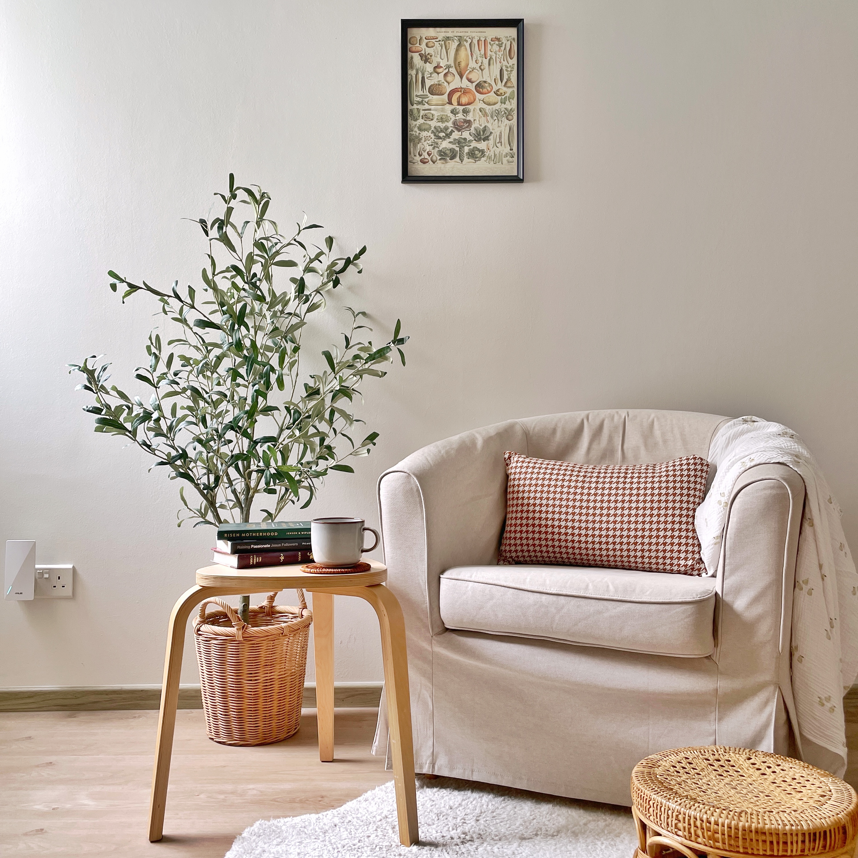 Little cosy corner | great for me-time - Light beige sofa, cozy armchair, white textured rug, modern decor, minimalist art