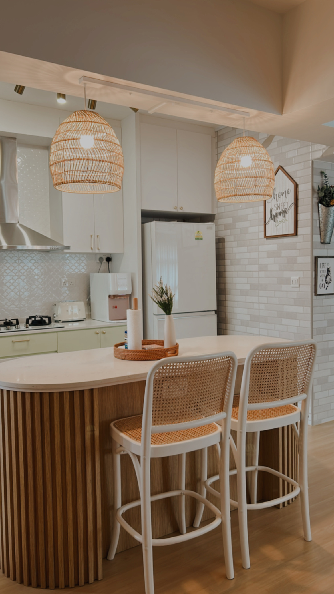 Our bright and airy kitchen ❤️ - modern kitchen, contemporary design, minimalist style, open plan kitchen, island counter