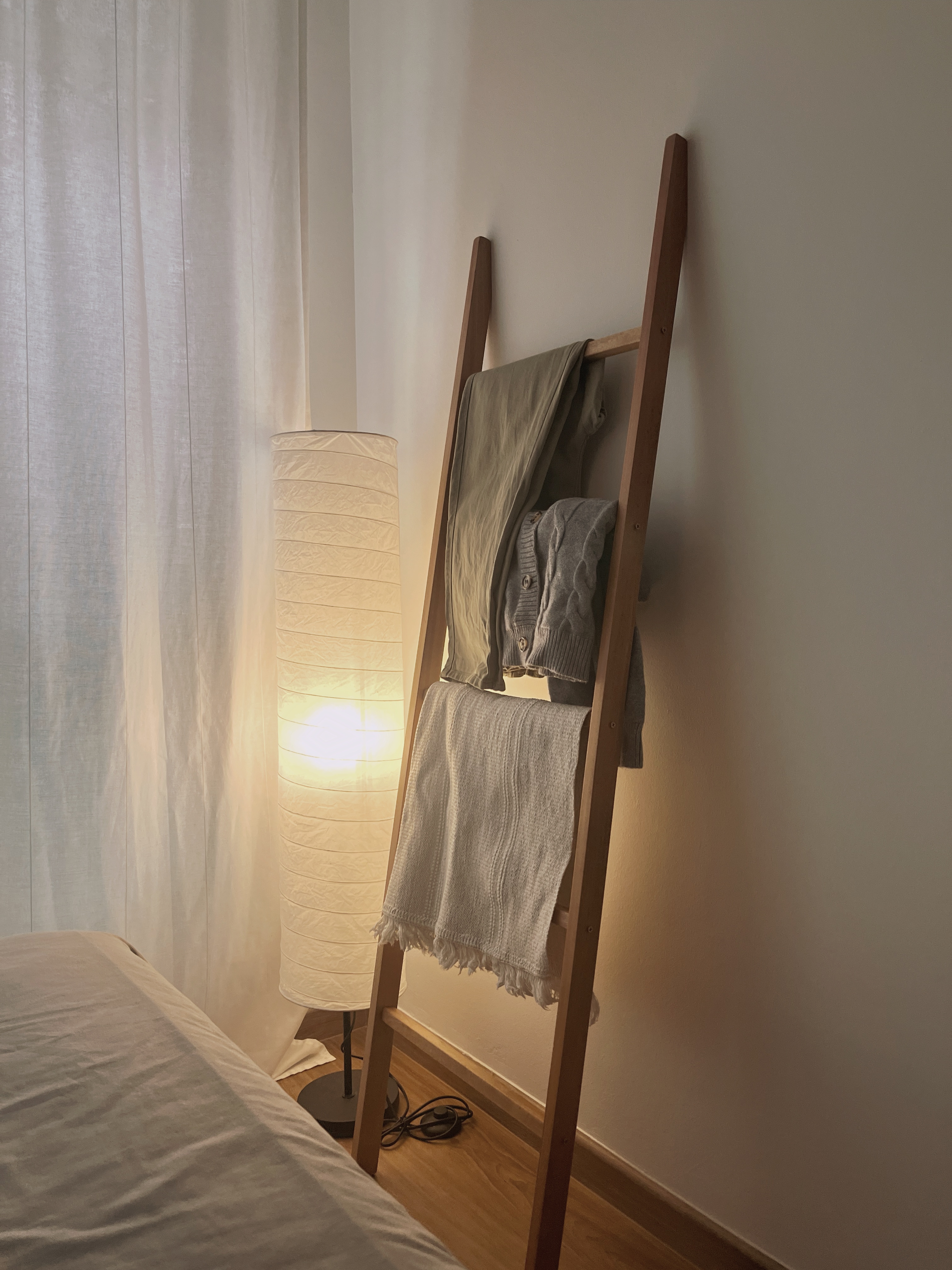 Comfort without clutter - Lagom in the bedroom - Soft, neutral-toned curtains frame the scene, softly diffusing natural