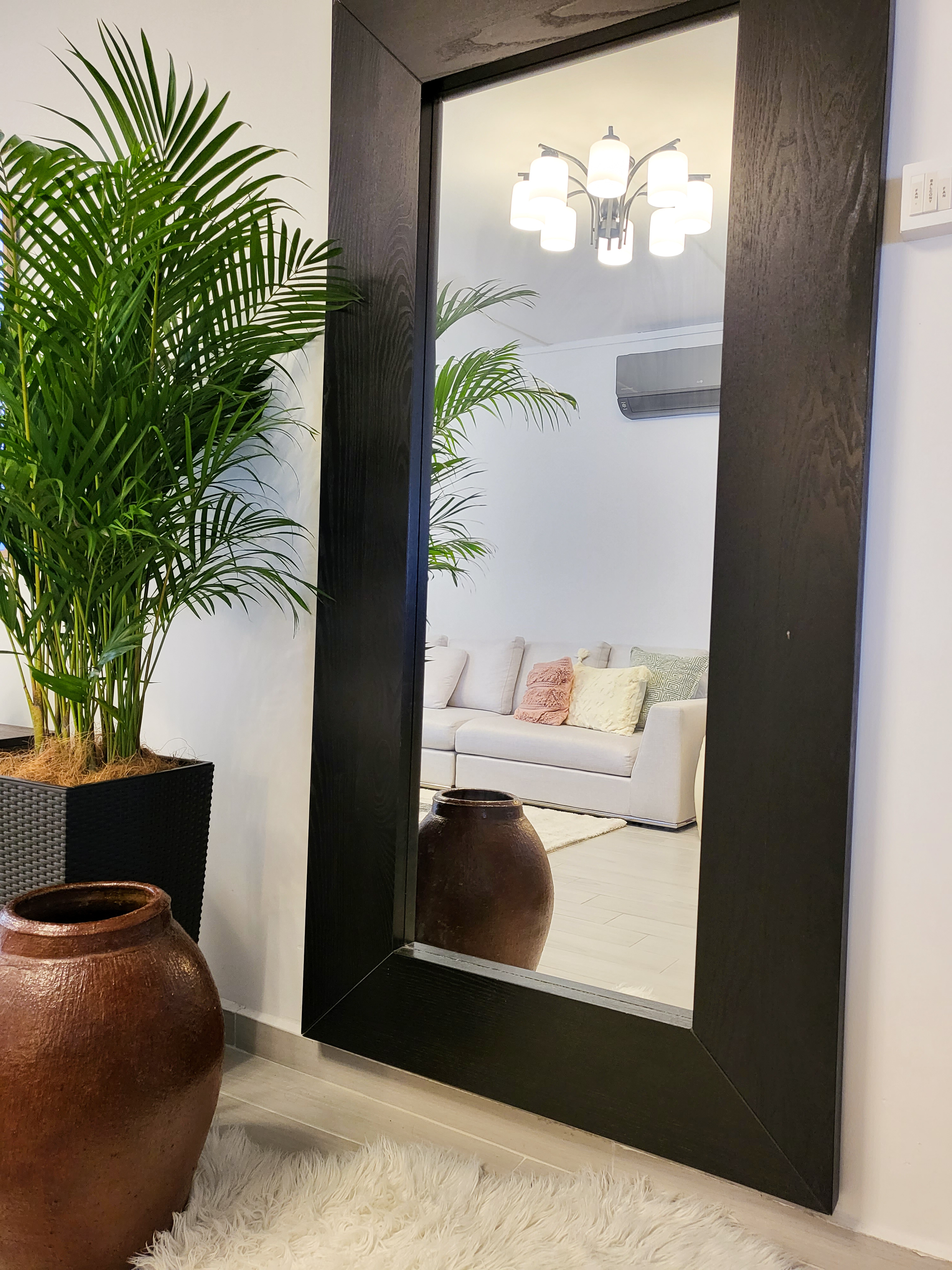 Warm & Private Foyer Space In the Heart Of Bedok Reservoir - Large green potted plant, modern living room, white sofa with