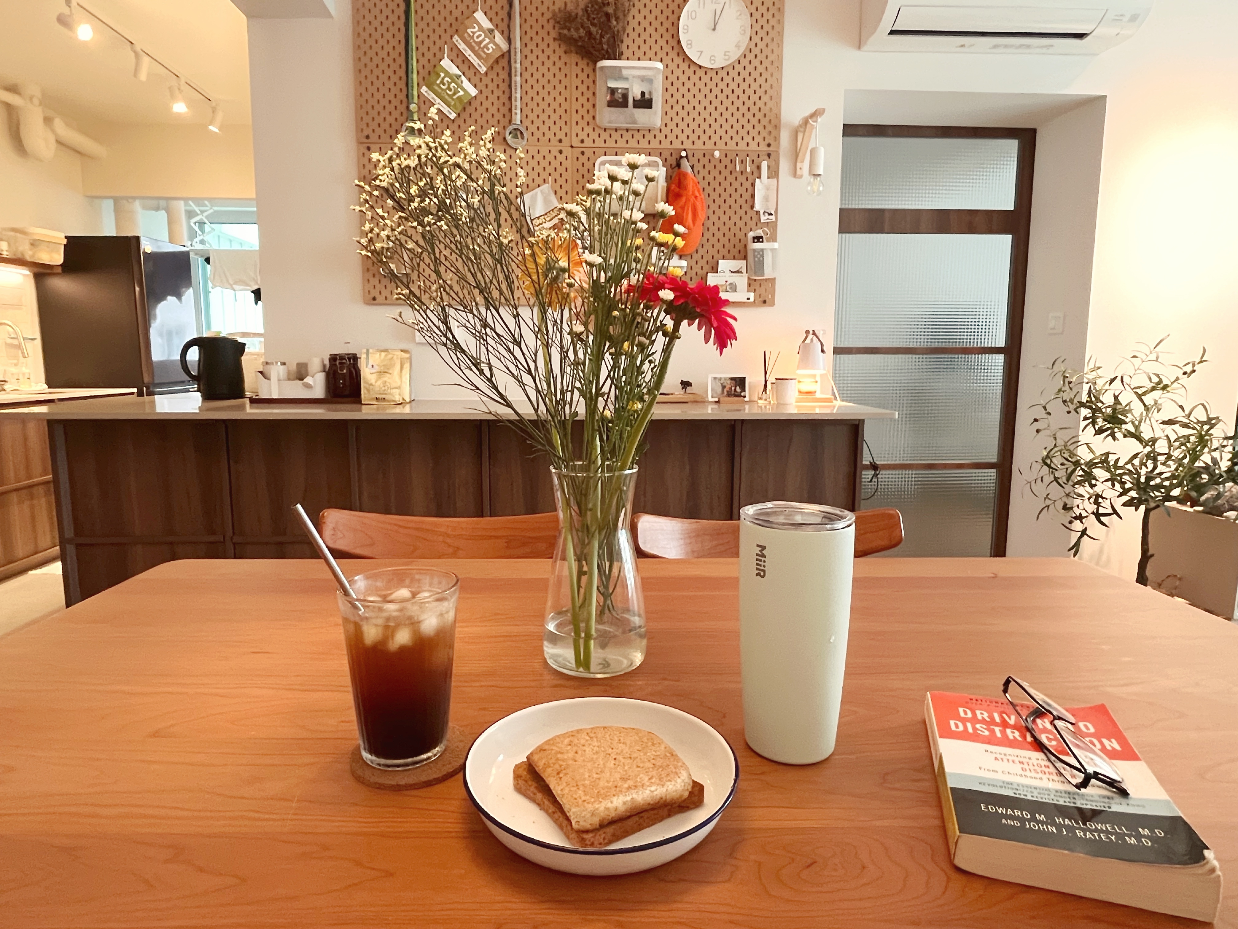 Cosy-dining-area-set-up---Taobao-+-Ikea-only!