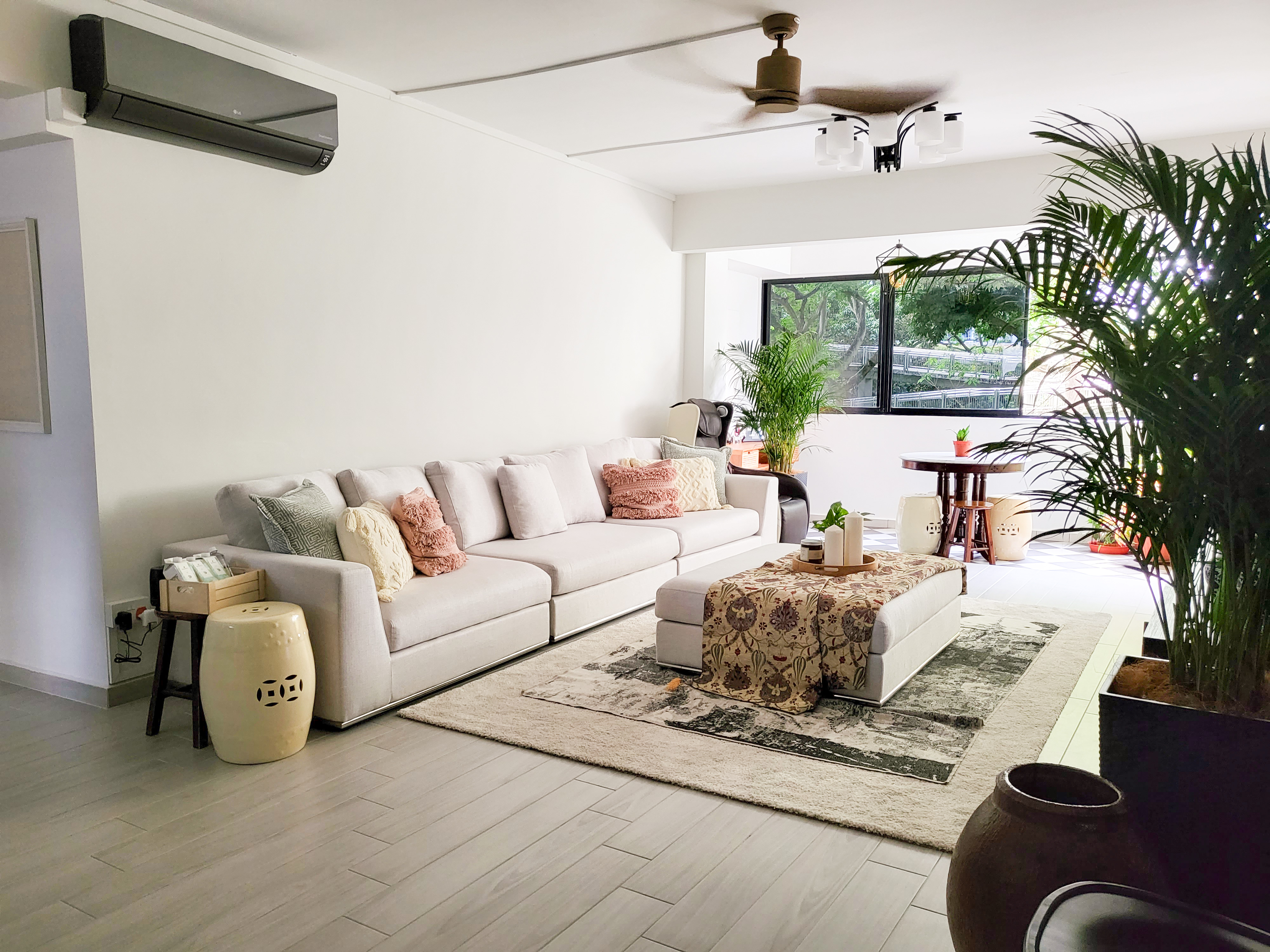 Spacious Mid Century Modern Living Room, with space for all your needs - Modern living room with beige sofa, patterned coffee