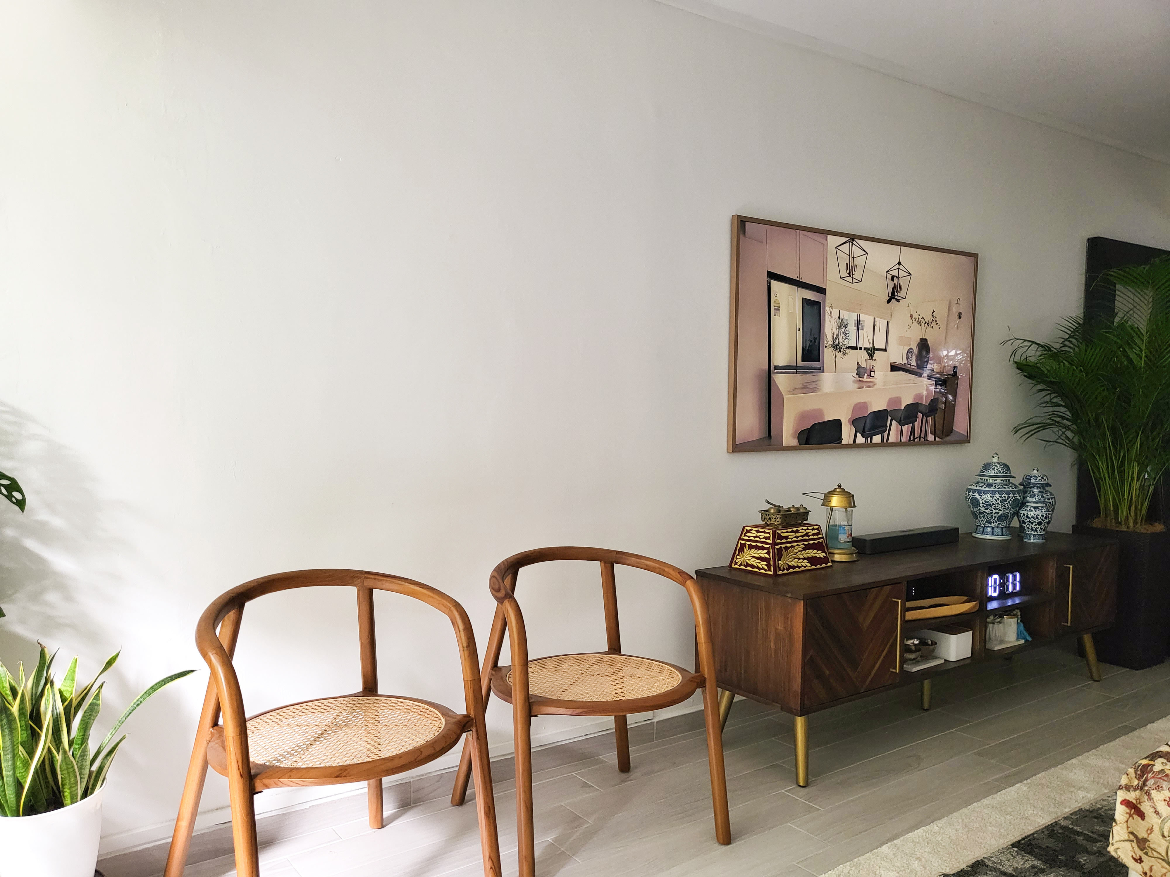 Spacious Mid Century Modern Living Room, with space for all your needs - Modern living room, minimalist decor, wooden