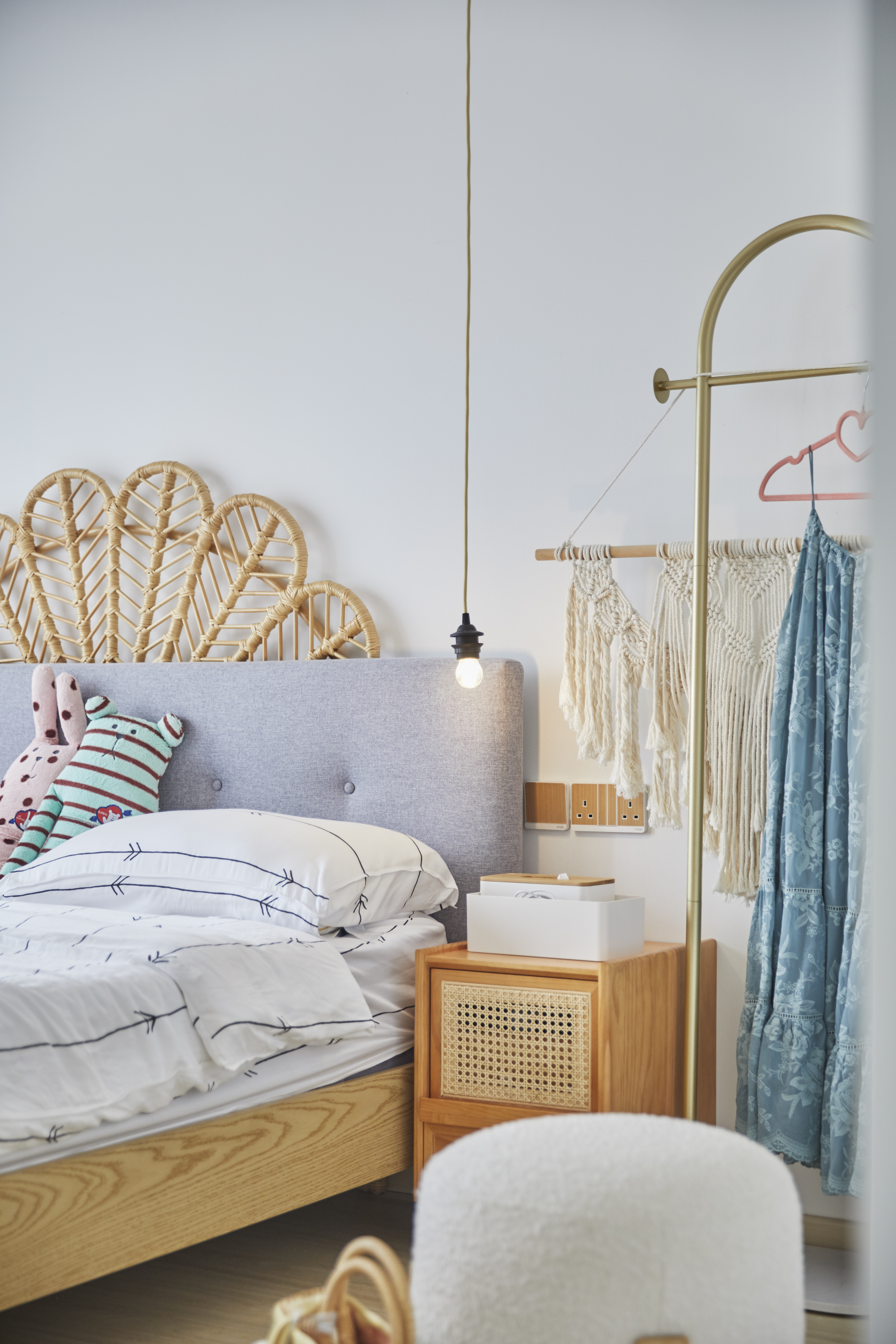 Sanctuary with Balinese vibes - Woven headboard, light blue headboard, wooden nightstand, white bedding, black pendant light