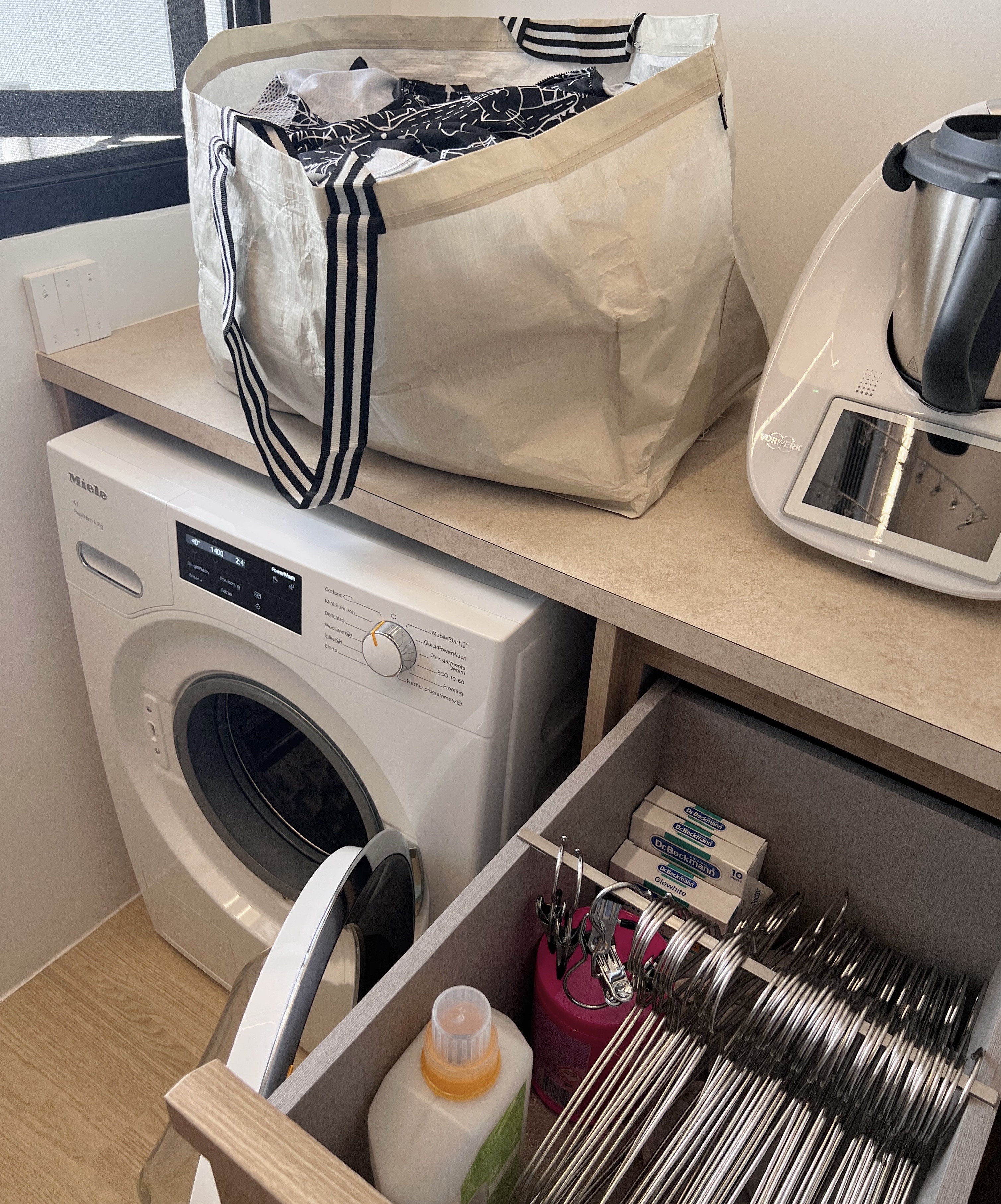 Clean-and-Fresh:-Our-Minimalist-Laundry-Area