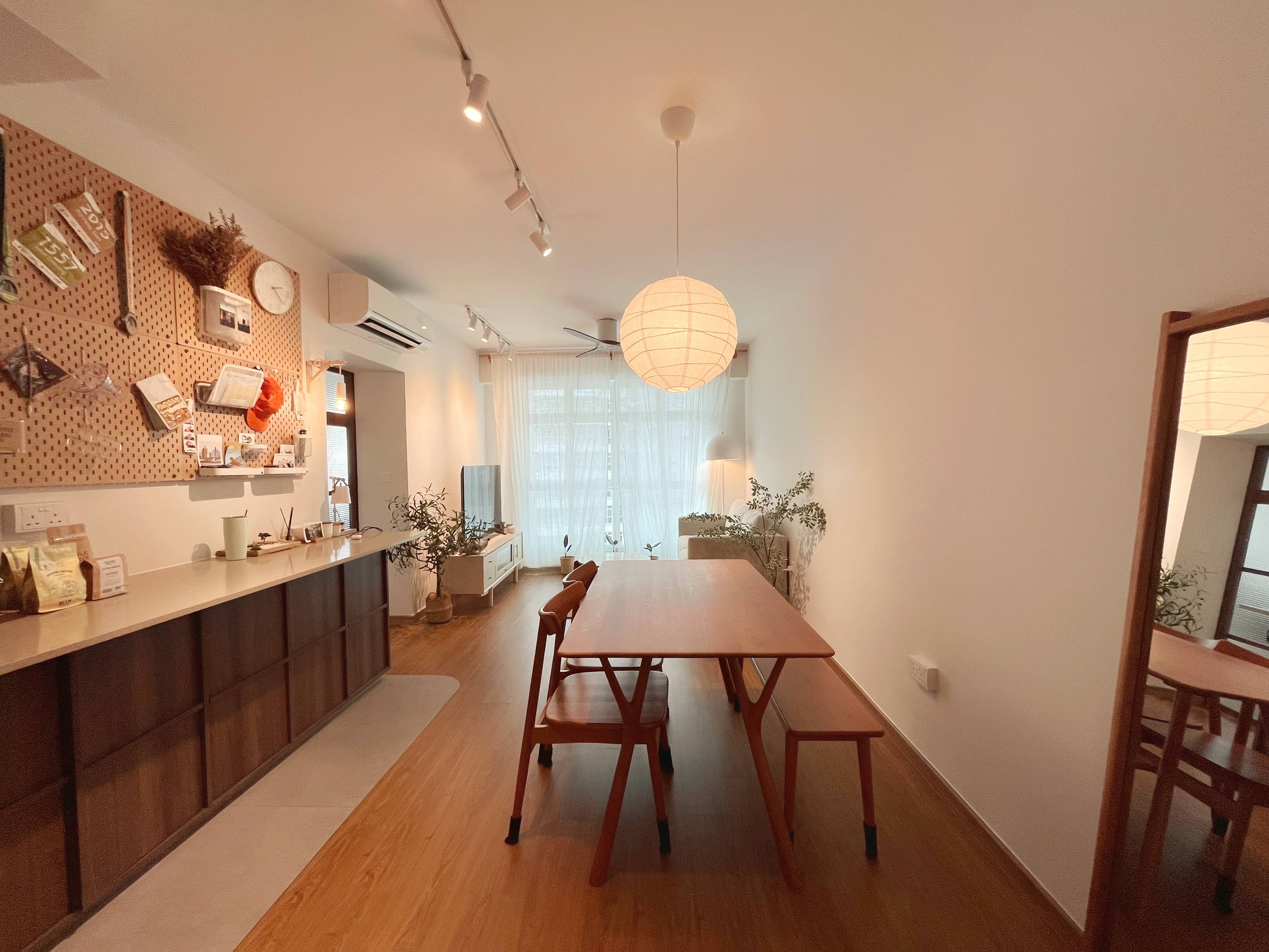 Living Room: Netflix, chill, fall asleep till 3am - Wooden dining table, minimalist kitchen, cozy living room, modern decor