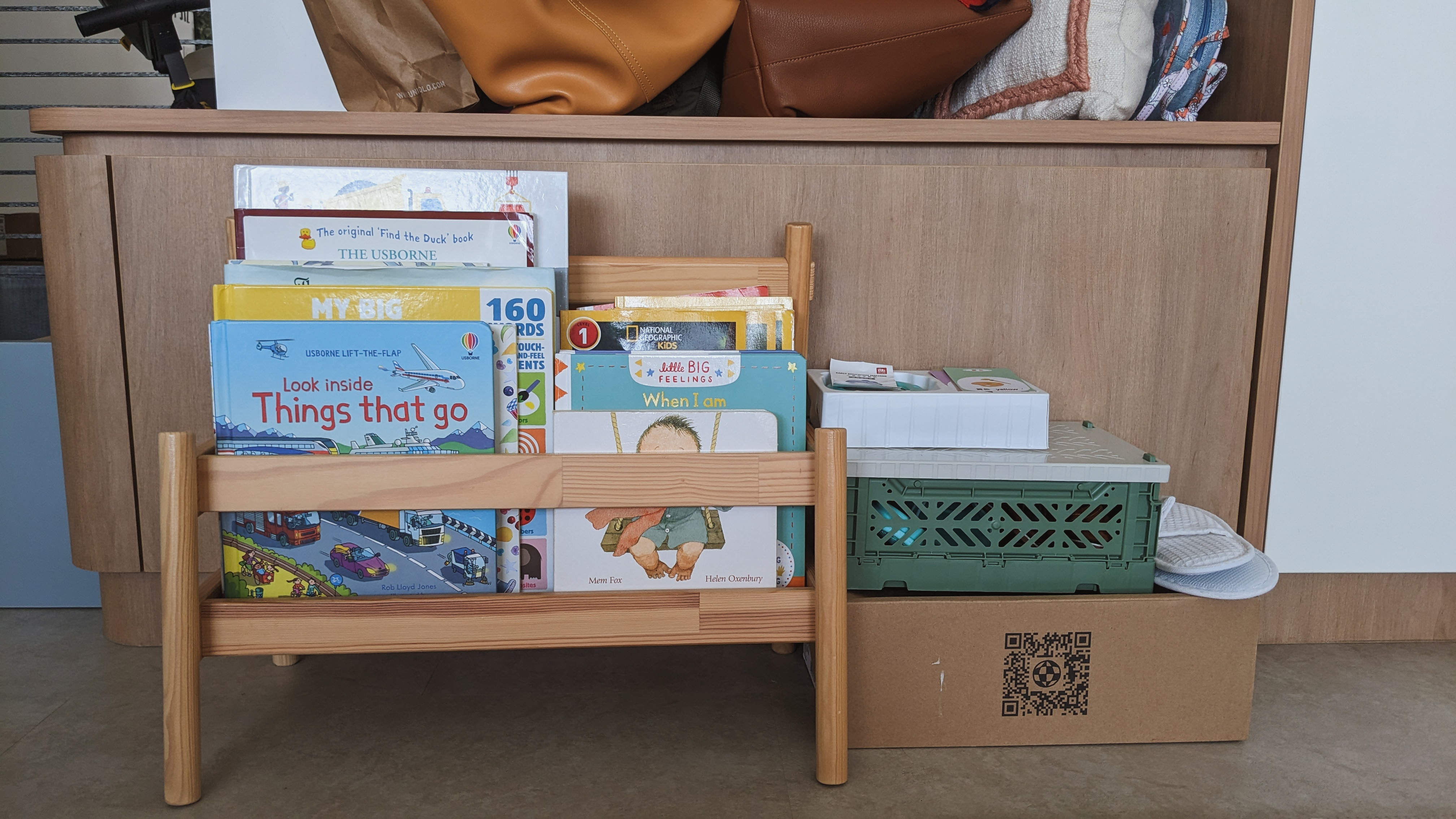 A Canvas for Imagination | Space for play and creativity - Children's books, children's books on shelves, children's books on