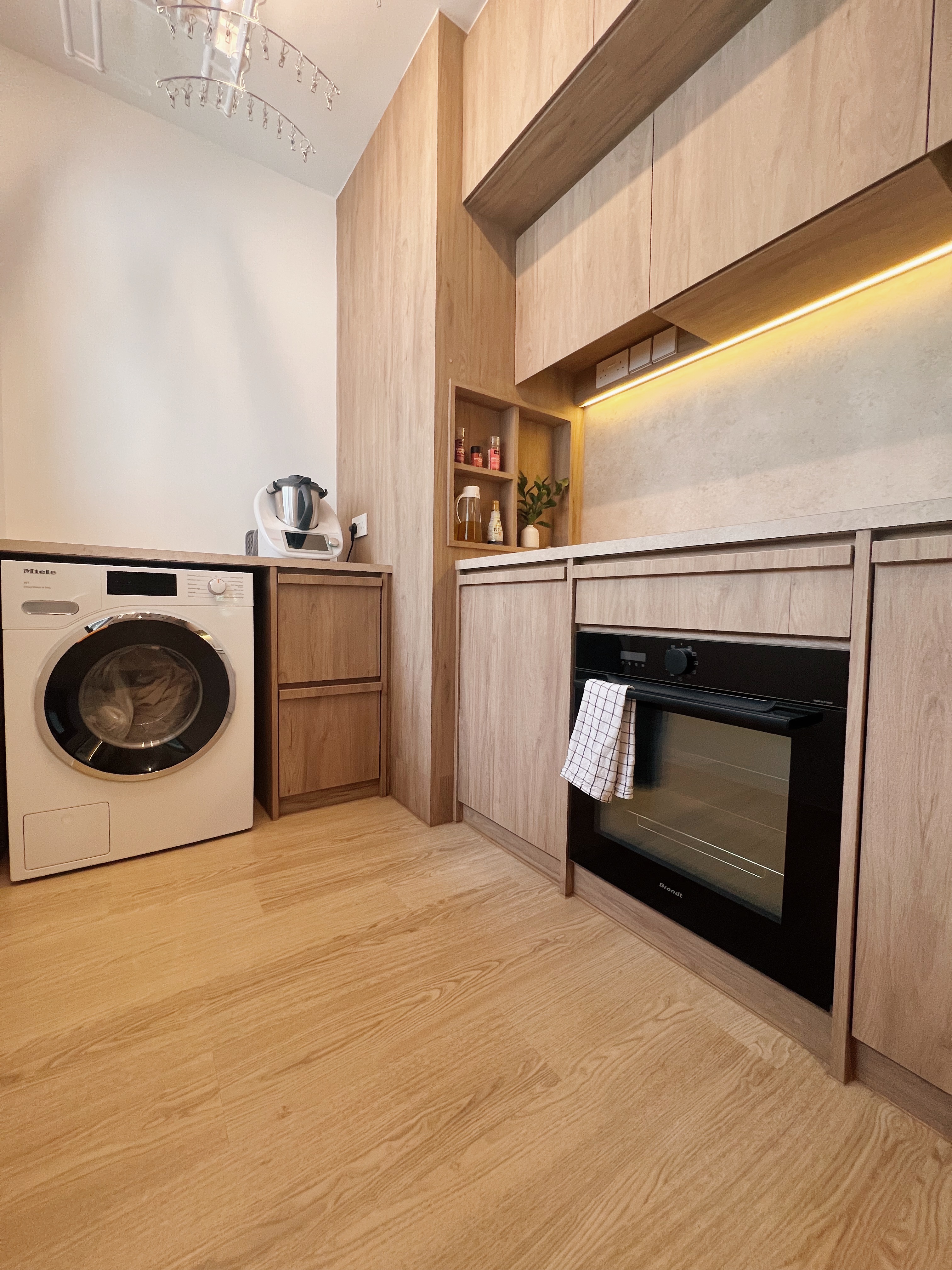 Simplicity meets practicality: A kitchen for lazy cooks - Wooden cabinetry, modern kitchen, light wood finish, sleek design