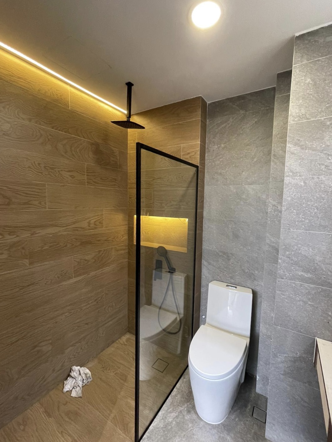 Love-walnut-wood-in-bathrooms!