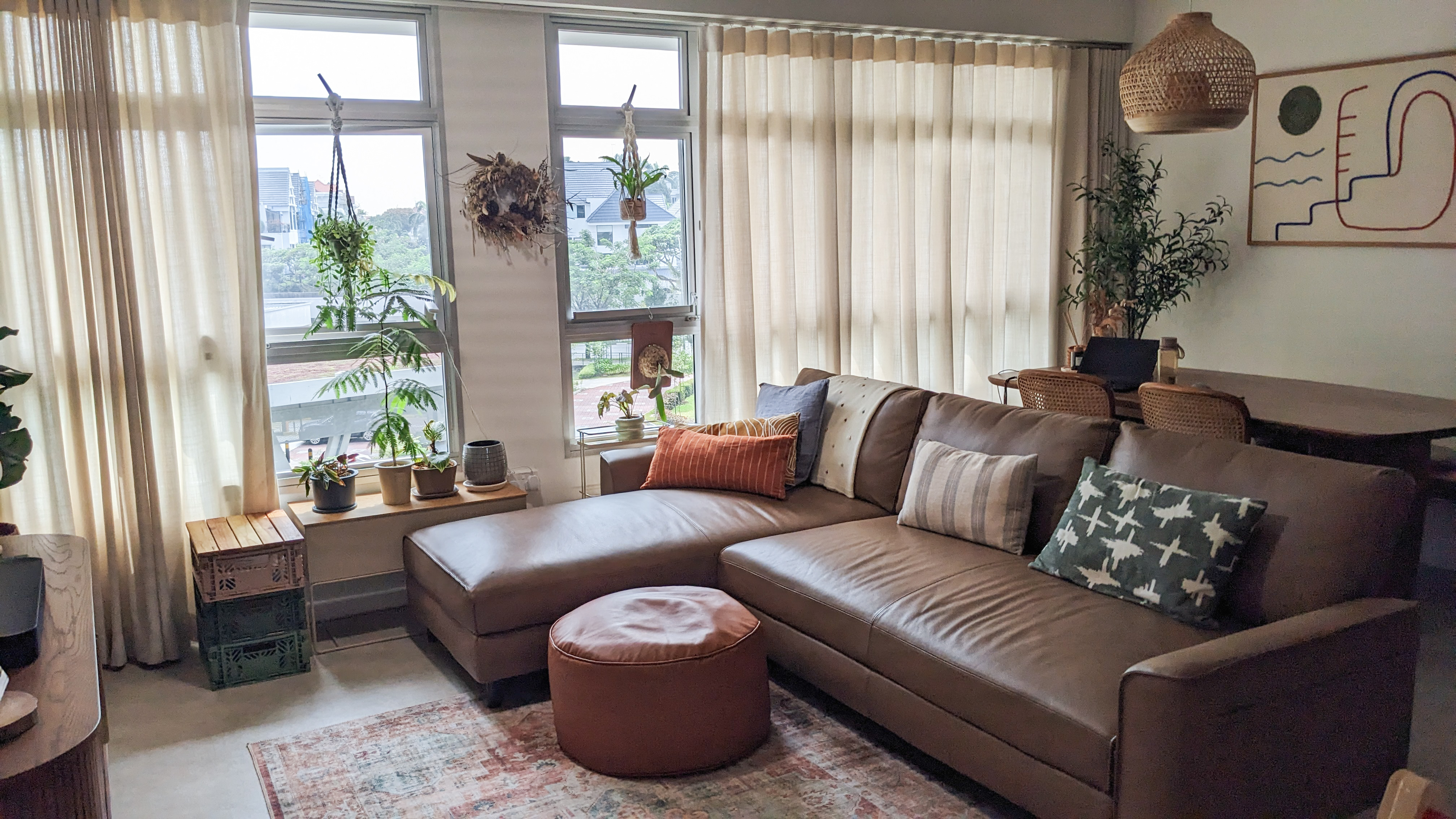 Living Space | More space, more life - Large comfortable brown leather sofa, modern decor, indoor plants, cozy living room