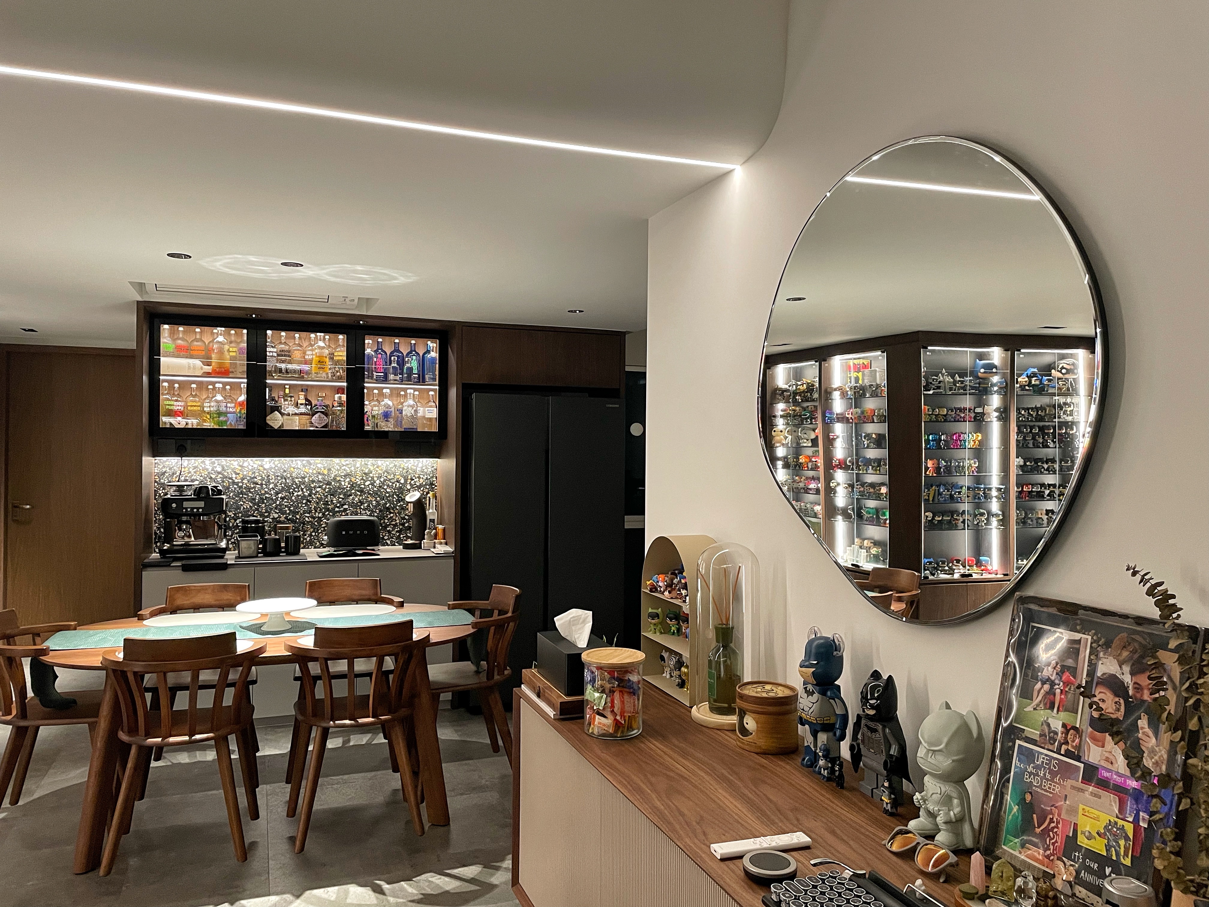 Mirror-mirror-on-the-wall,-who-is-the-fairest-of-them-all?