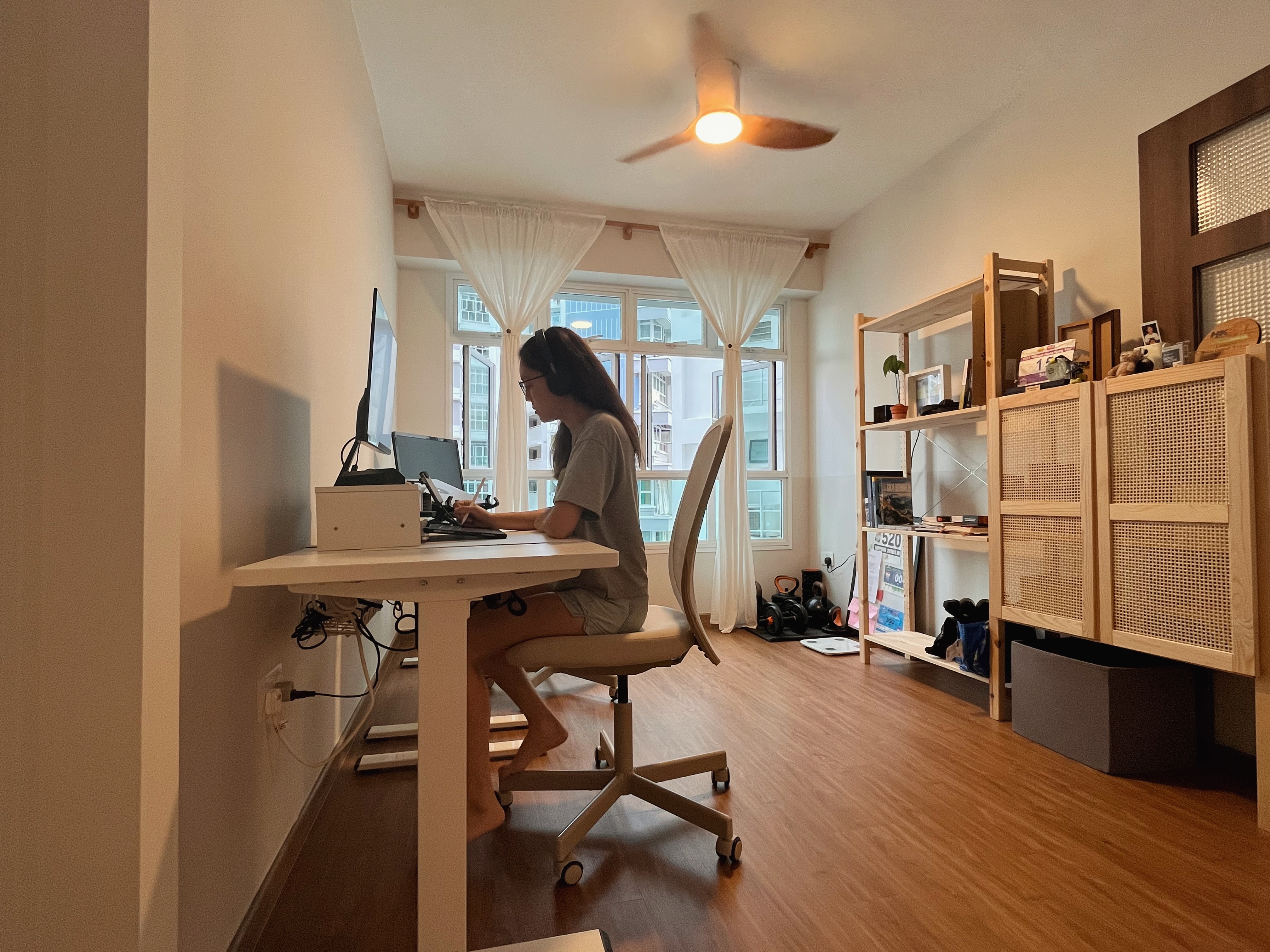 Light, Scent, Sound for the Ultimate Cosy-trinity - Modern workspace, cozy room, person working, laptop on desk, white chair