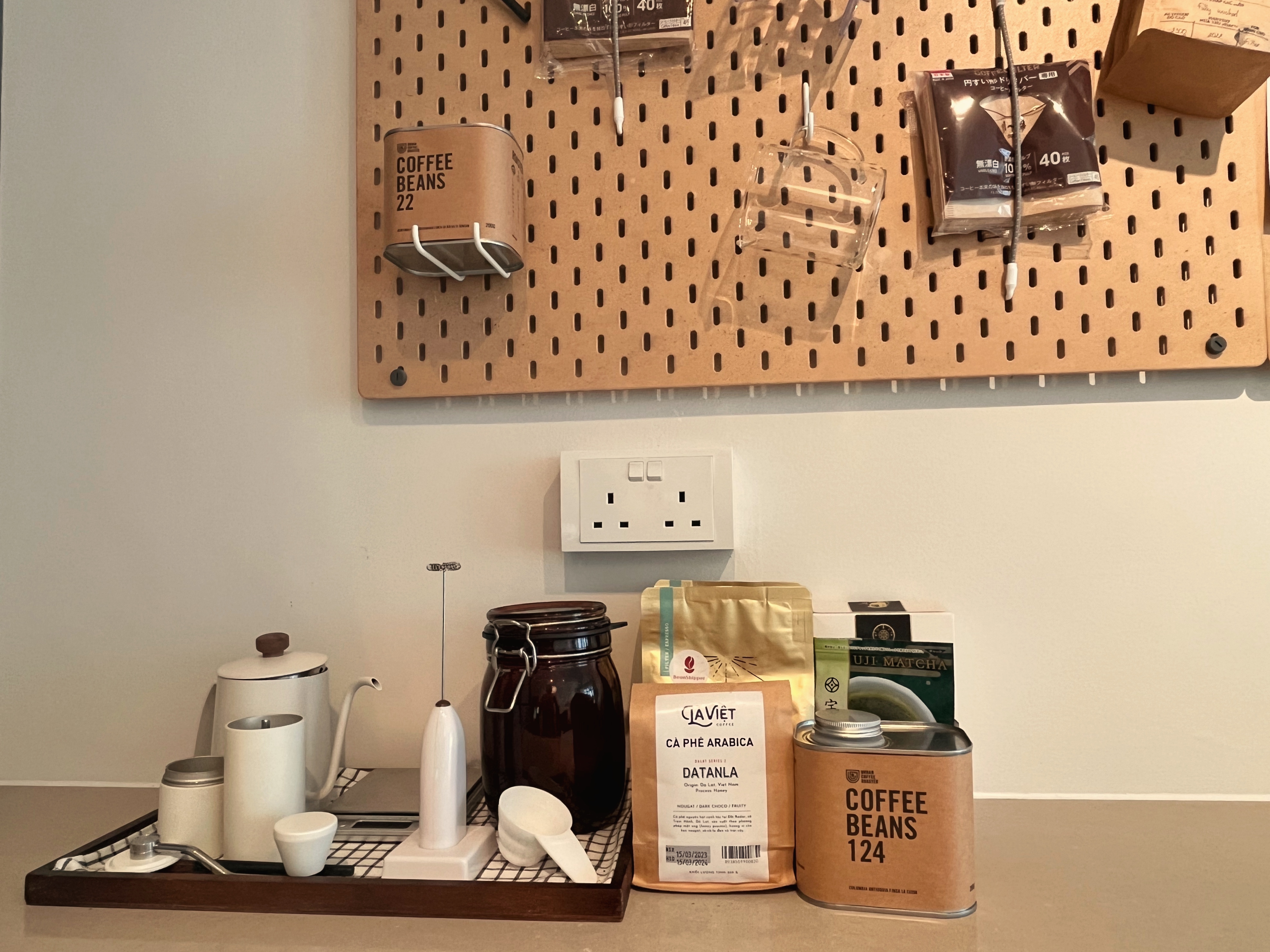 Light, Scent, Sound for the Ultimate Cosy-trinity - coffee beans, coffee machine, coffee trolley, coffee beans 124, coffee