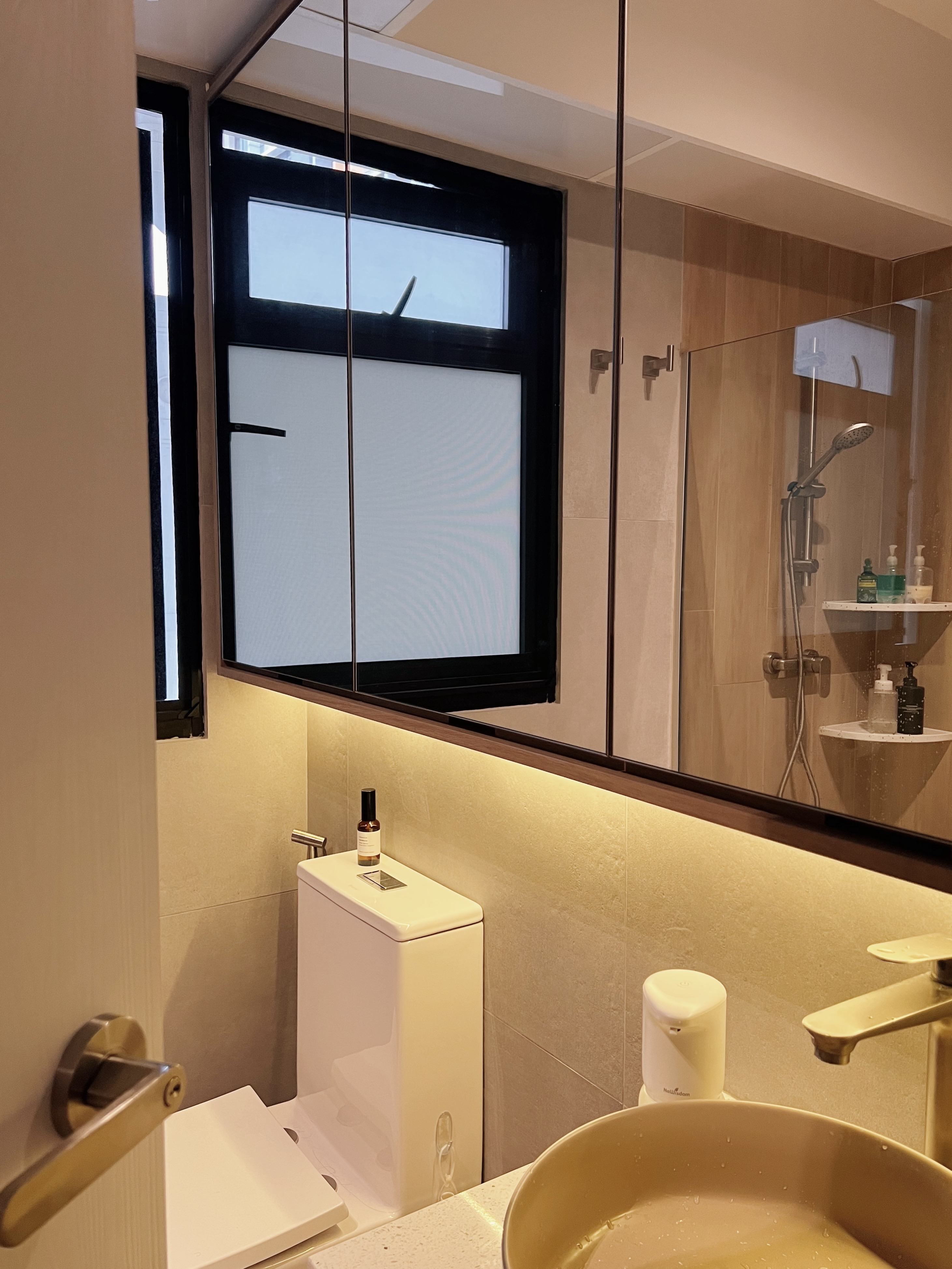 Entering a state of relaxation in our bathrooms - Modern bathroom with sleek design, large mirror, built-in sink, white