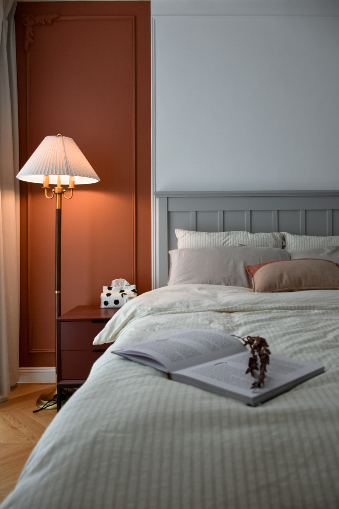 Guest-Room:-A-Colorful-Retreat