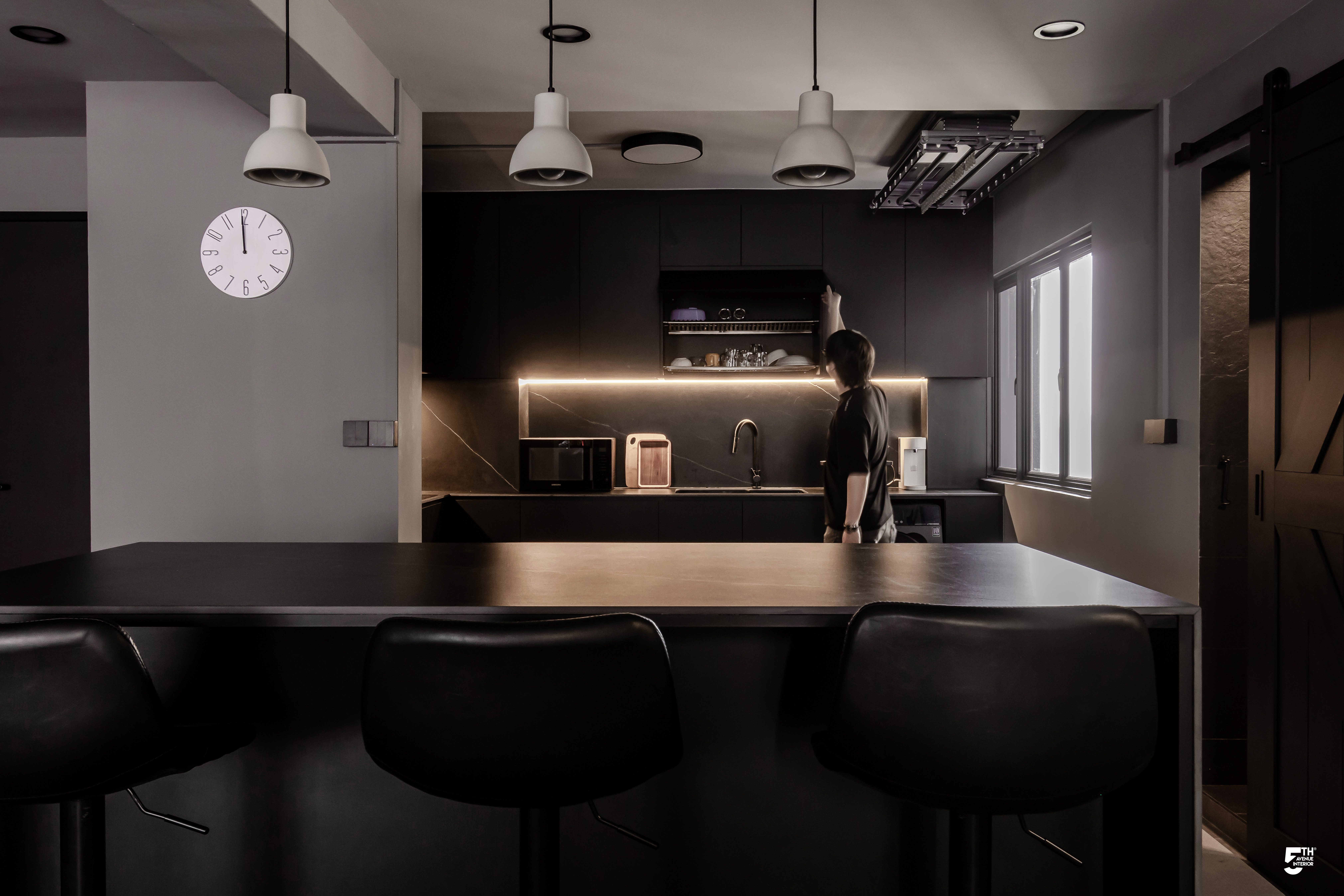 Dark and Modern Kitchen