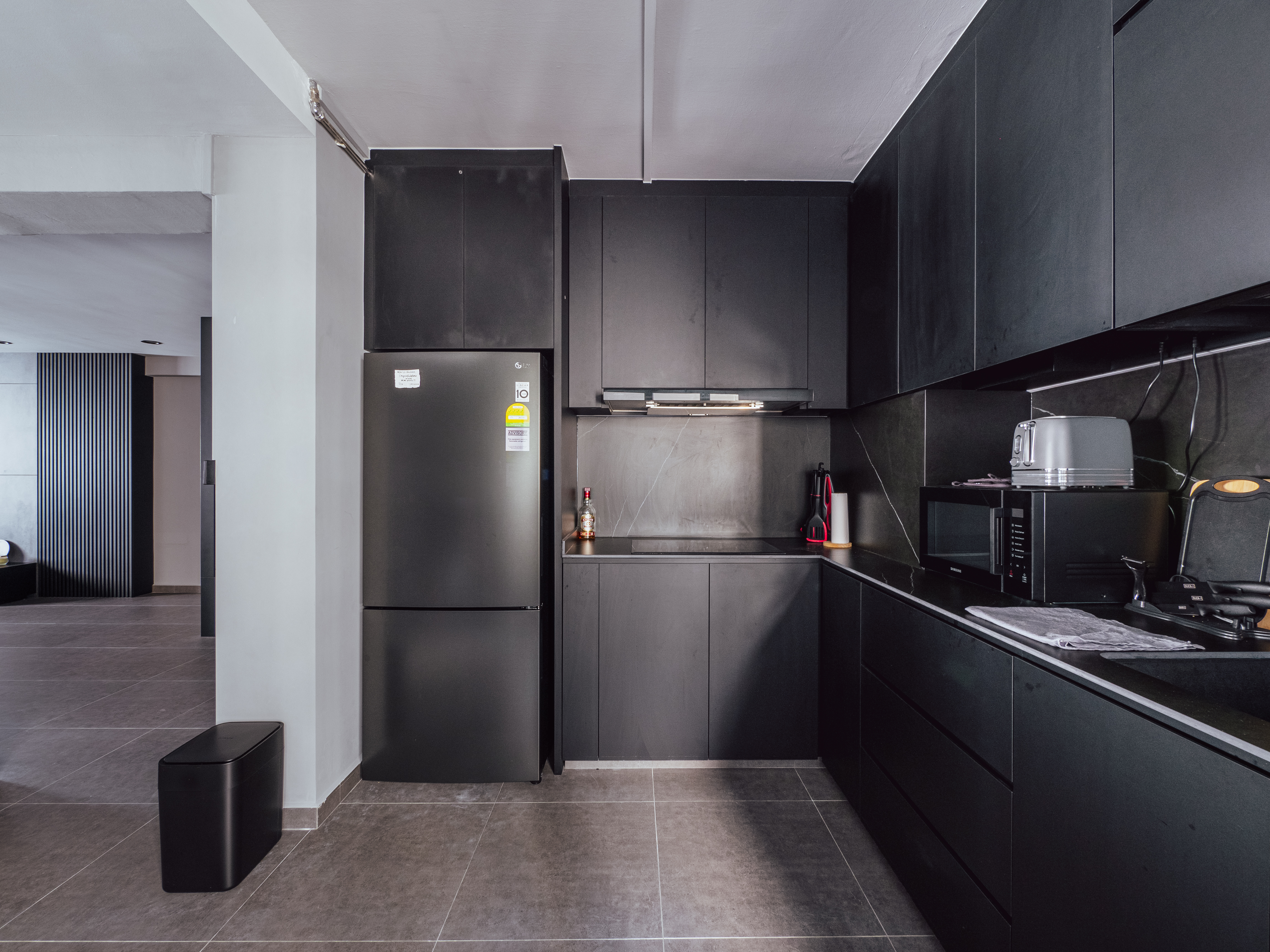 Dark and Modern Kitchen