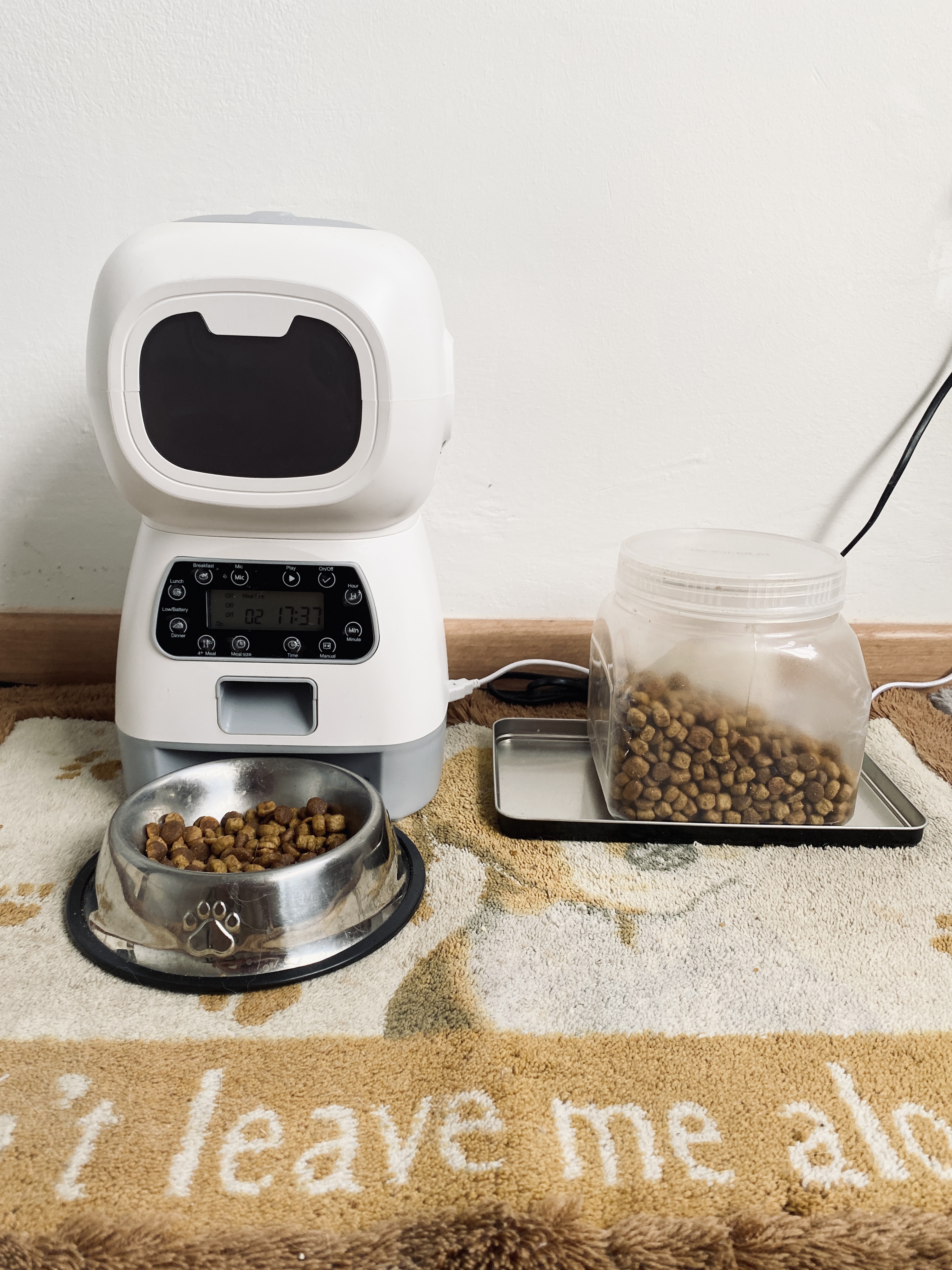 All that your indoor cat needs to stay happy - smart pet feeder, digital display, pet food dispenser, white and silver