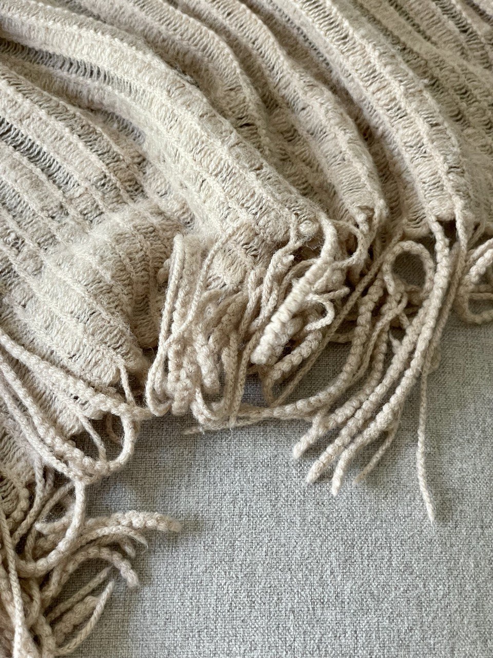 Minimalistic Living Room for all your Movie Nights