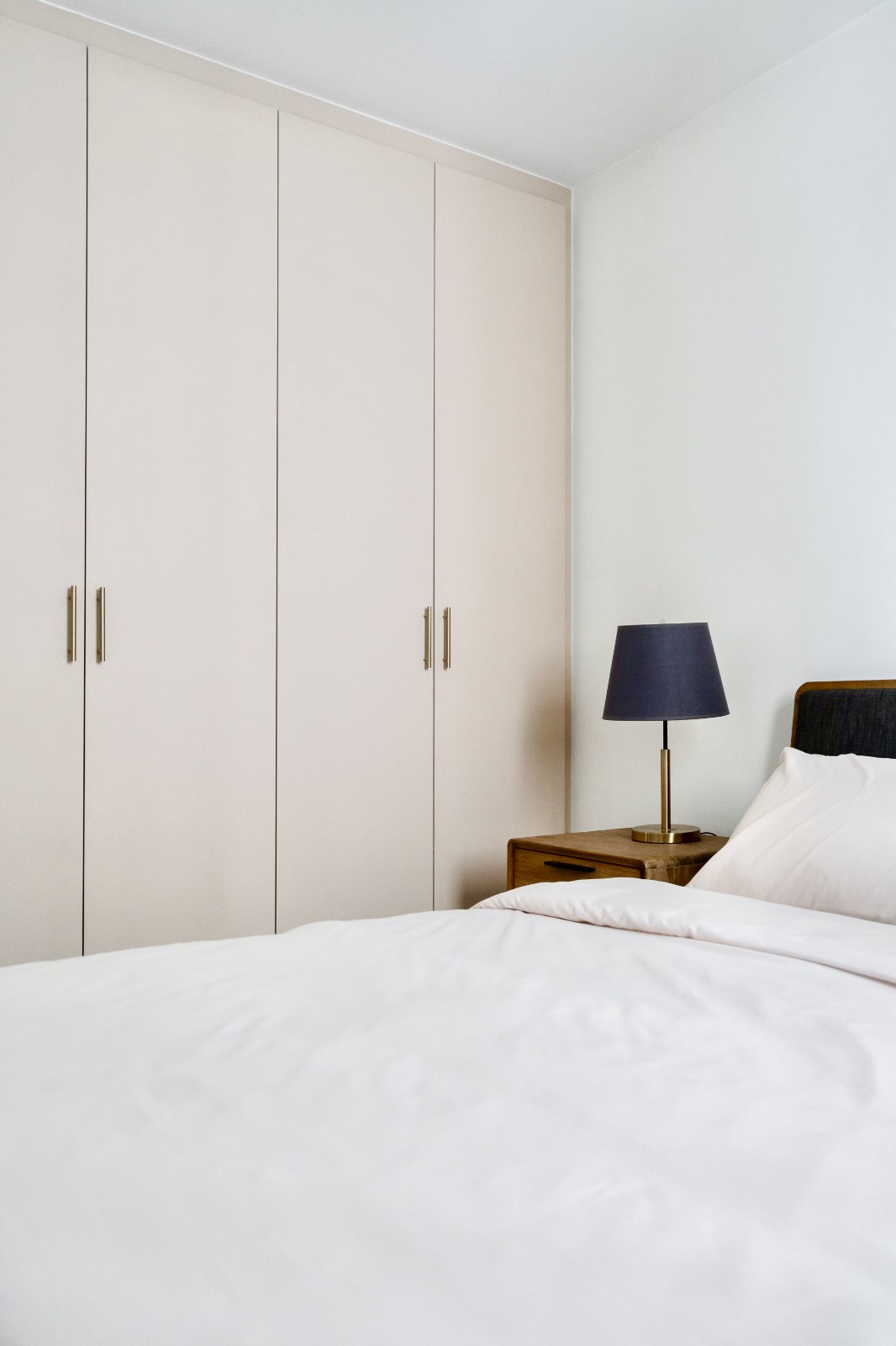 Room where the magic happens! - White bedroom, minimalist design, large wardrobe, light beige color, wooden nightstand