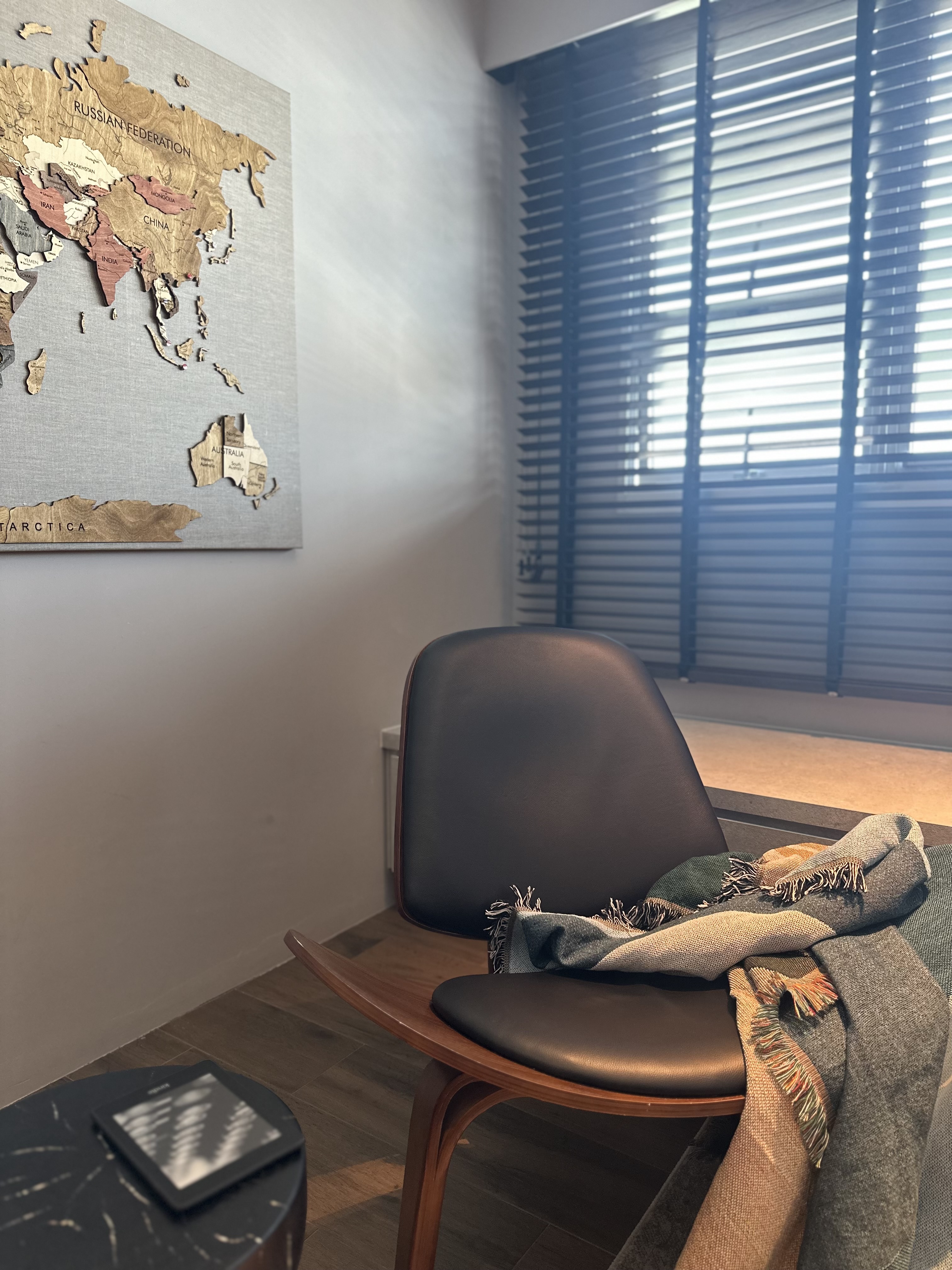Not one but two modern contemporary cozy corners 😌 - Modern minimalist room, abstract world map, textured wall, natural