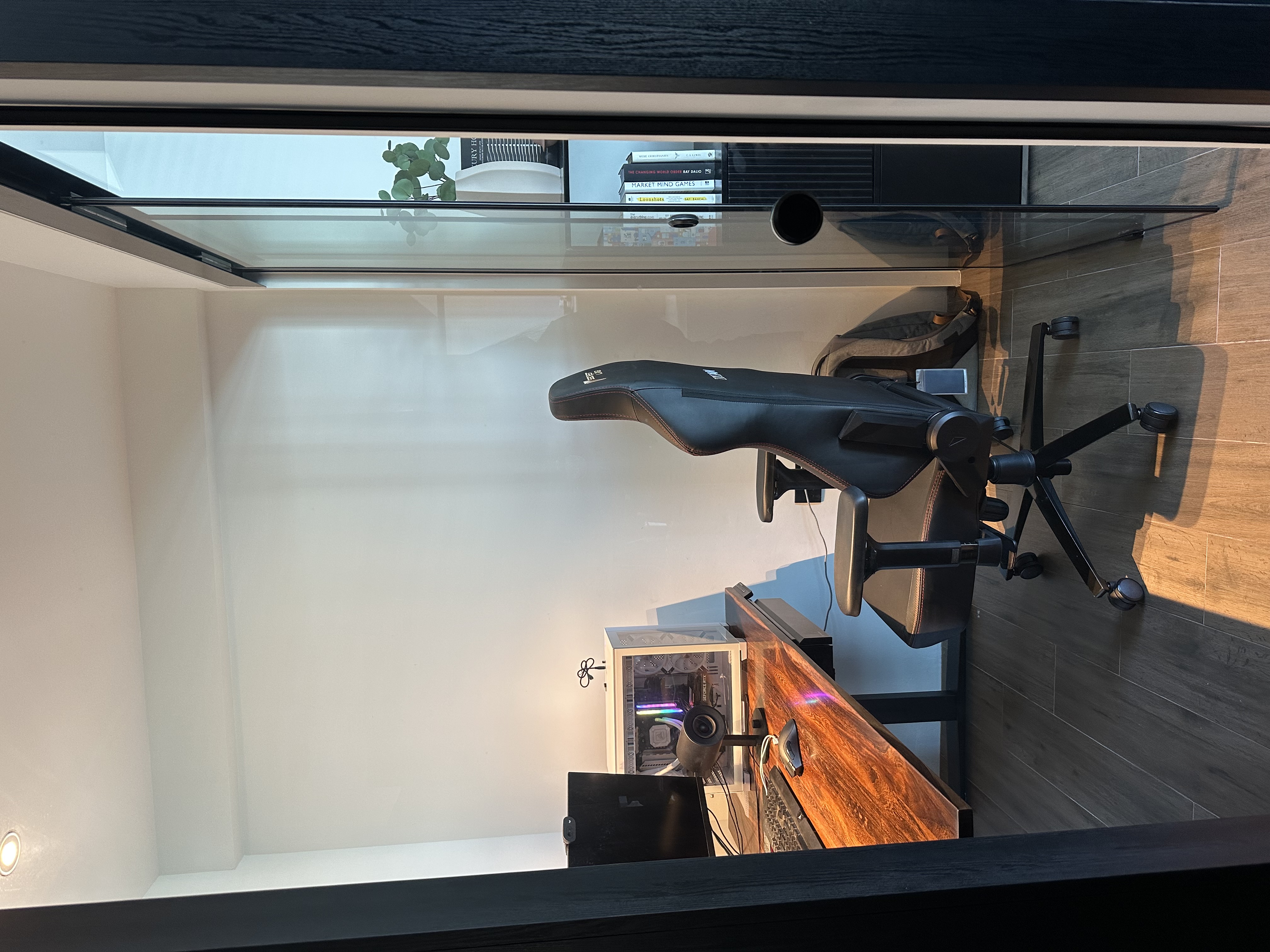 How to make a small minimalist study pod? - Modern workspace, minimalist design, ergonomic chair, open desk, gaming setup