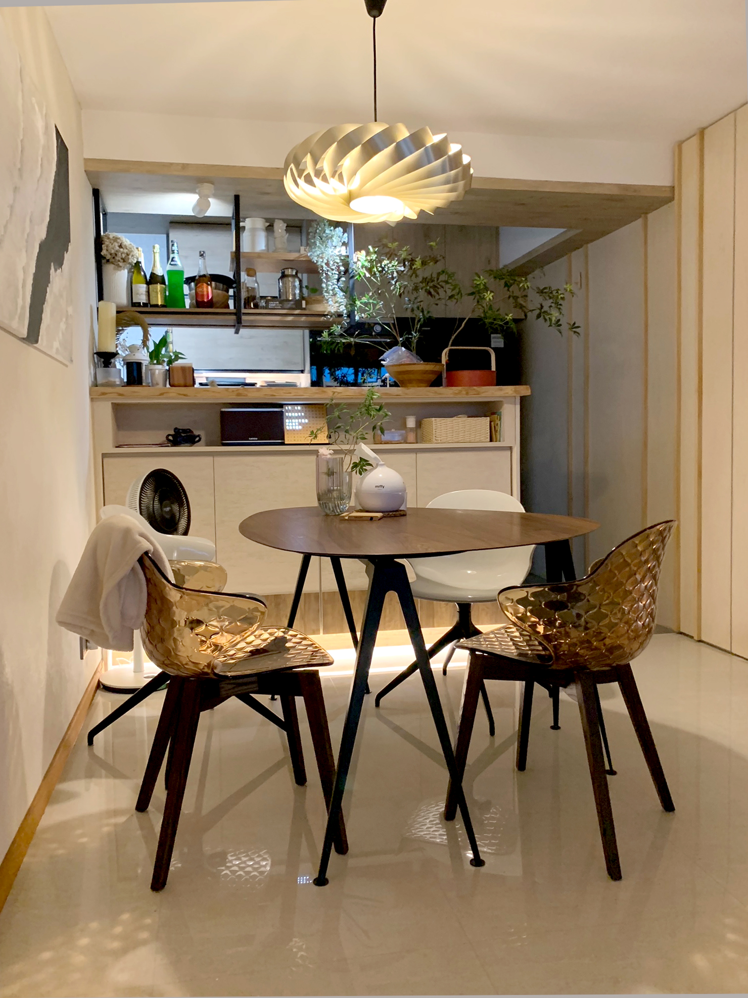 5 rooms resale HDB with Japanese inspired interior - Modern dining room, minimalist design, contemporary furniture, round