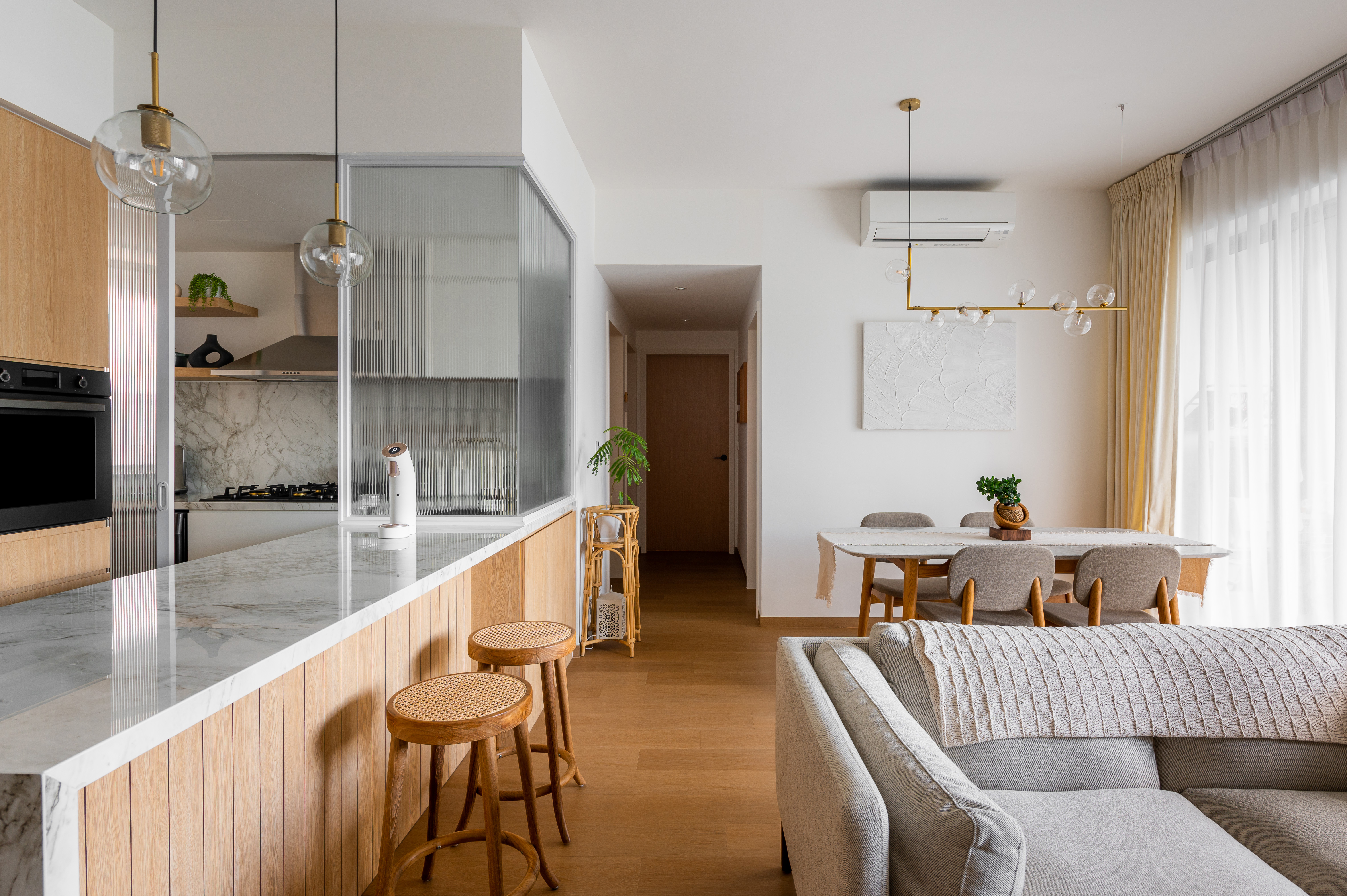 Spacious living and dining area with an Island for baking and hosting - Modern kitchen with marble countertops, wooden