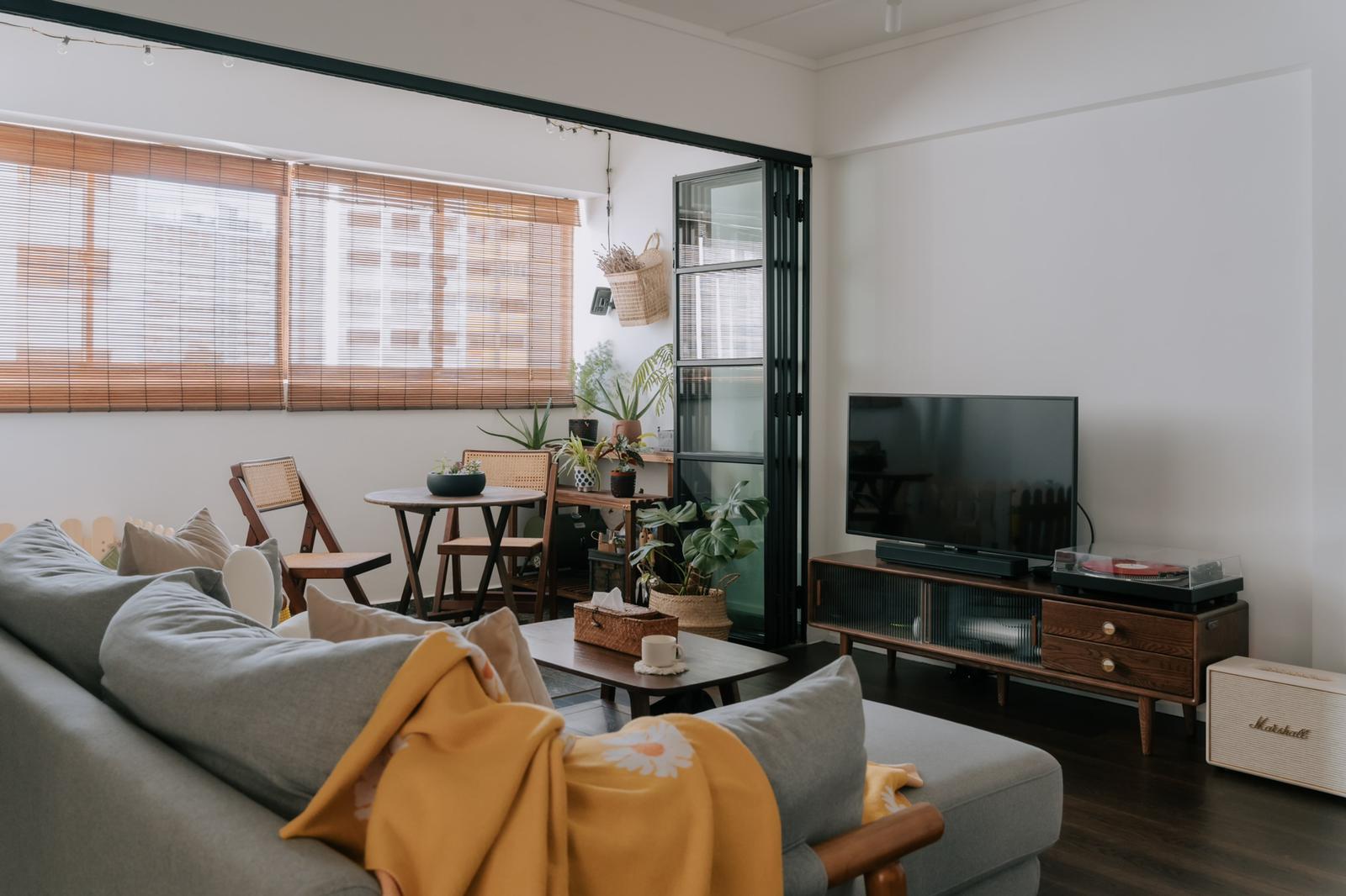 Sleepy-&-Cozy-5-room-Resale-|-Mid-Century-Boho-Reno-<40K