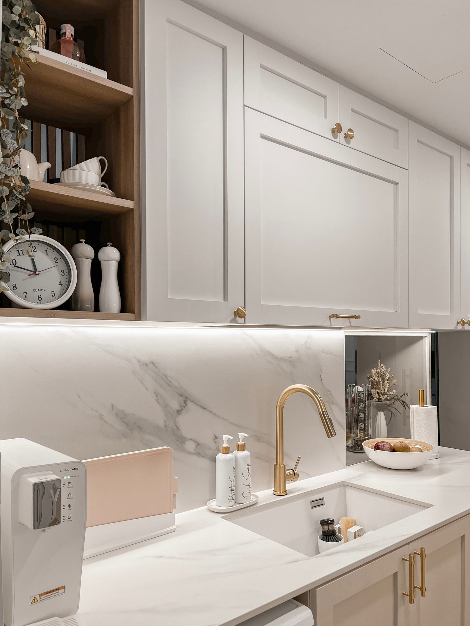 Light Luxury Family Home in the East - White marble countertop, modern kitchen, minimalist design, elegant sink, gold